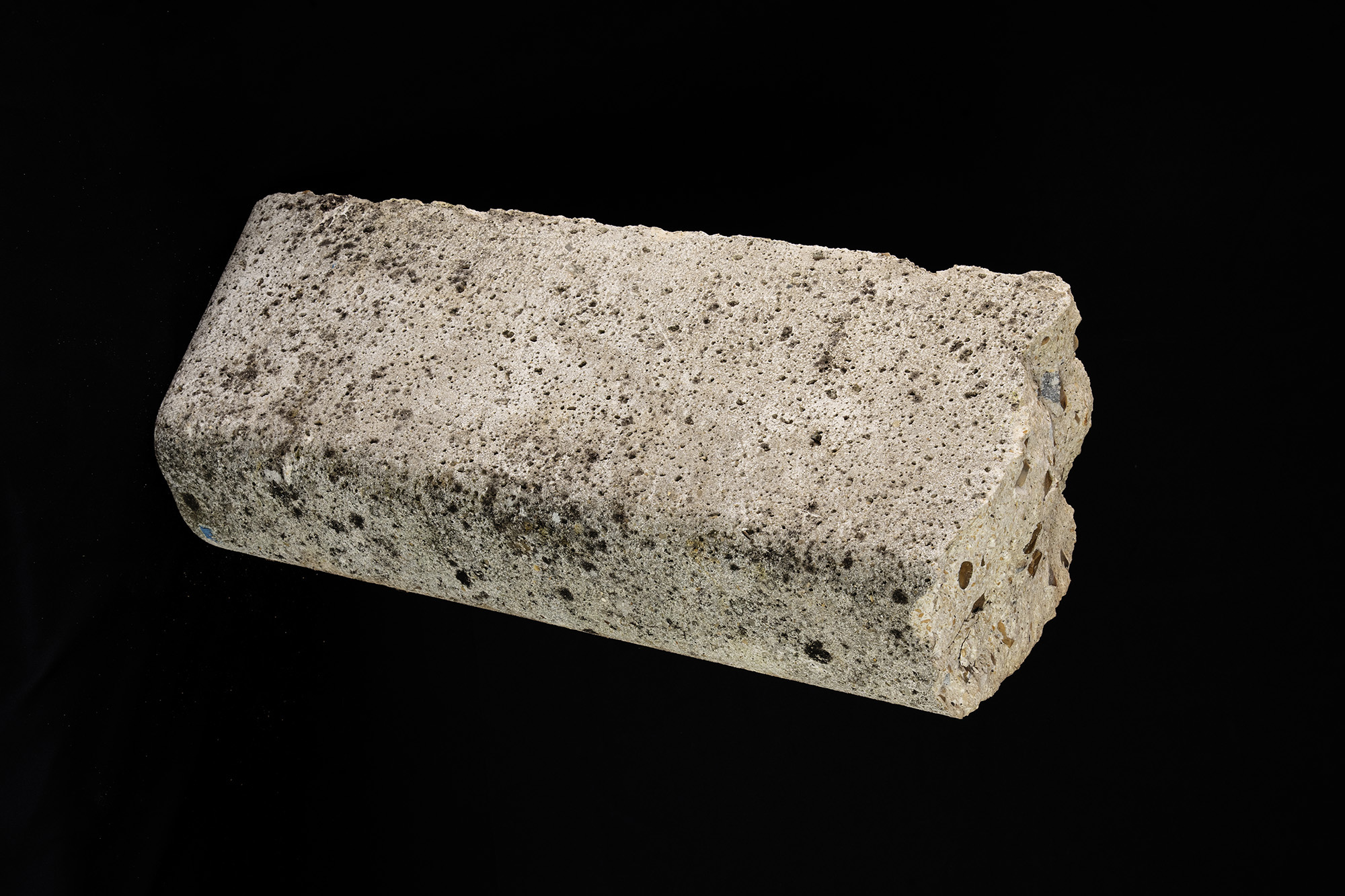 Béton (avec granulat) 60x20x20. Tirage pigmentaire sur Papier Kozo 20x20 cm.