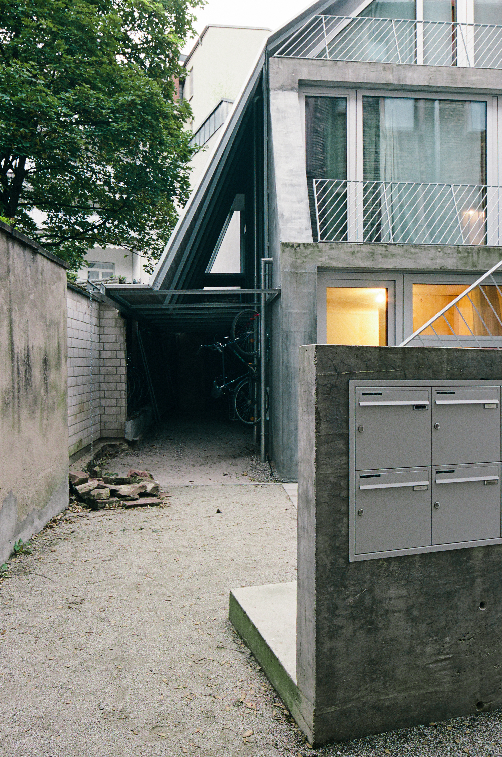Entrance in the inner courtyard.