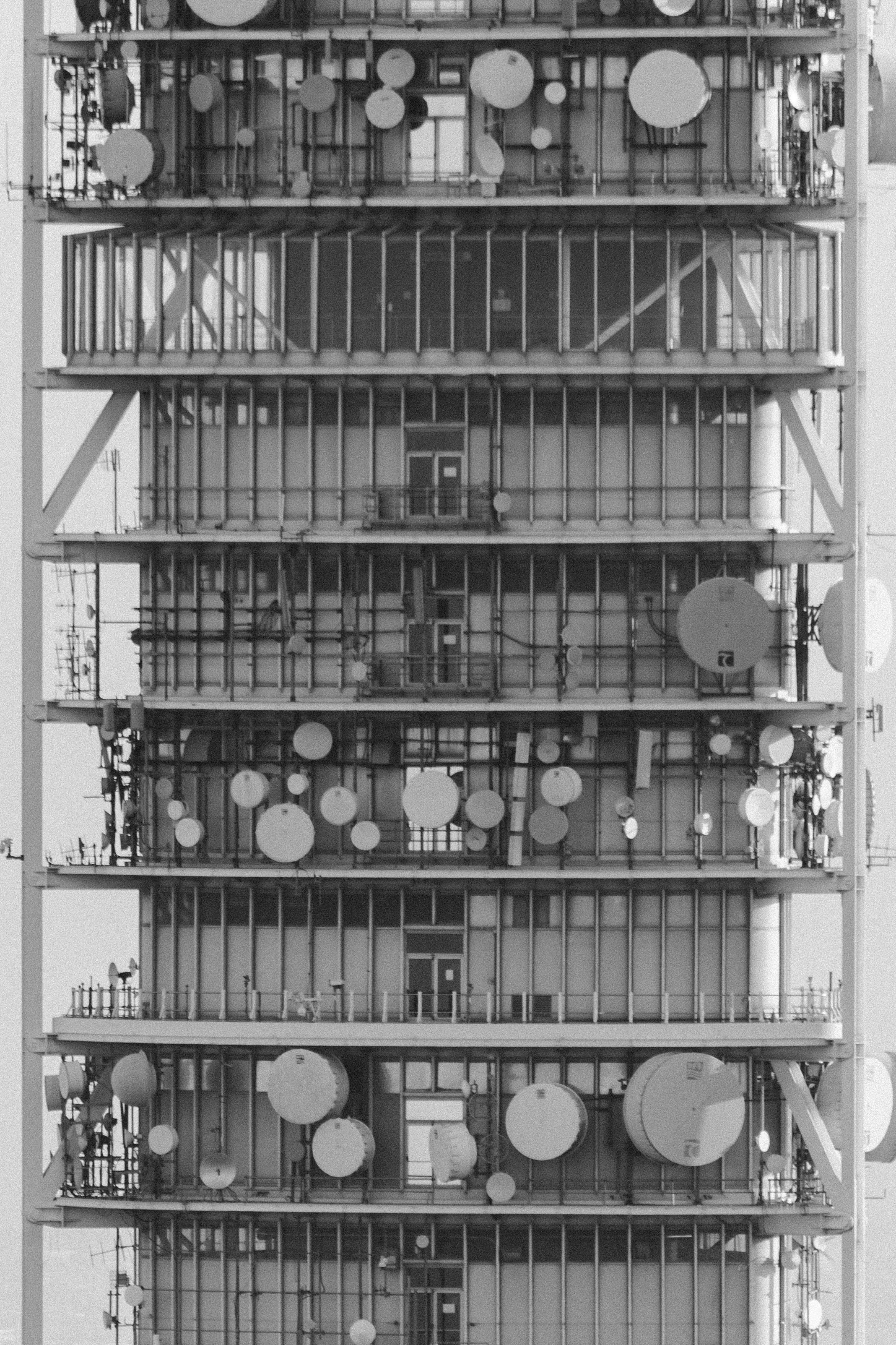 Una tarde intranquila y un cielo nublado me llevaron al Tibidabo a sumergirme en mi fantasía. Ya no es un a torre, es una nave extraterrestre del sistema Foltanor.