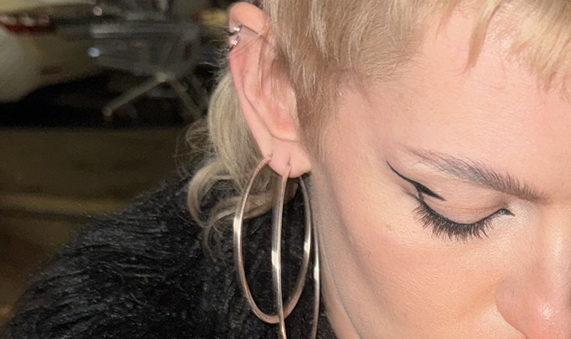 Ein Glas Kiosk auf Eis.