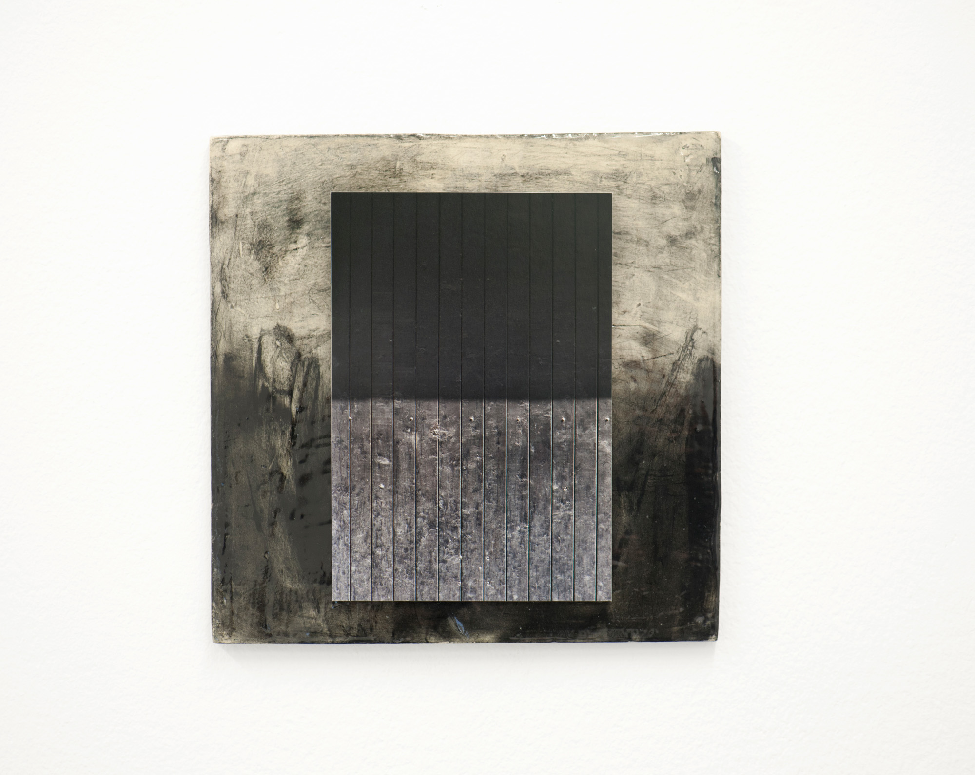 letting go... , 2016 /  mounted C-Print, glazed ceramic, 22 x 22 x 2 cm