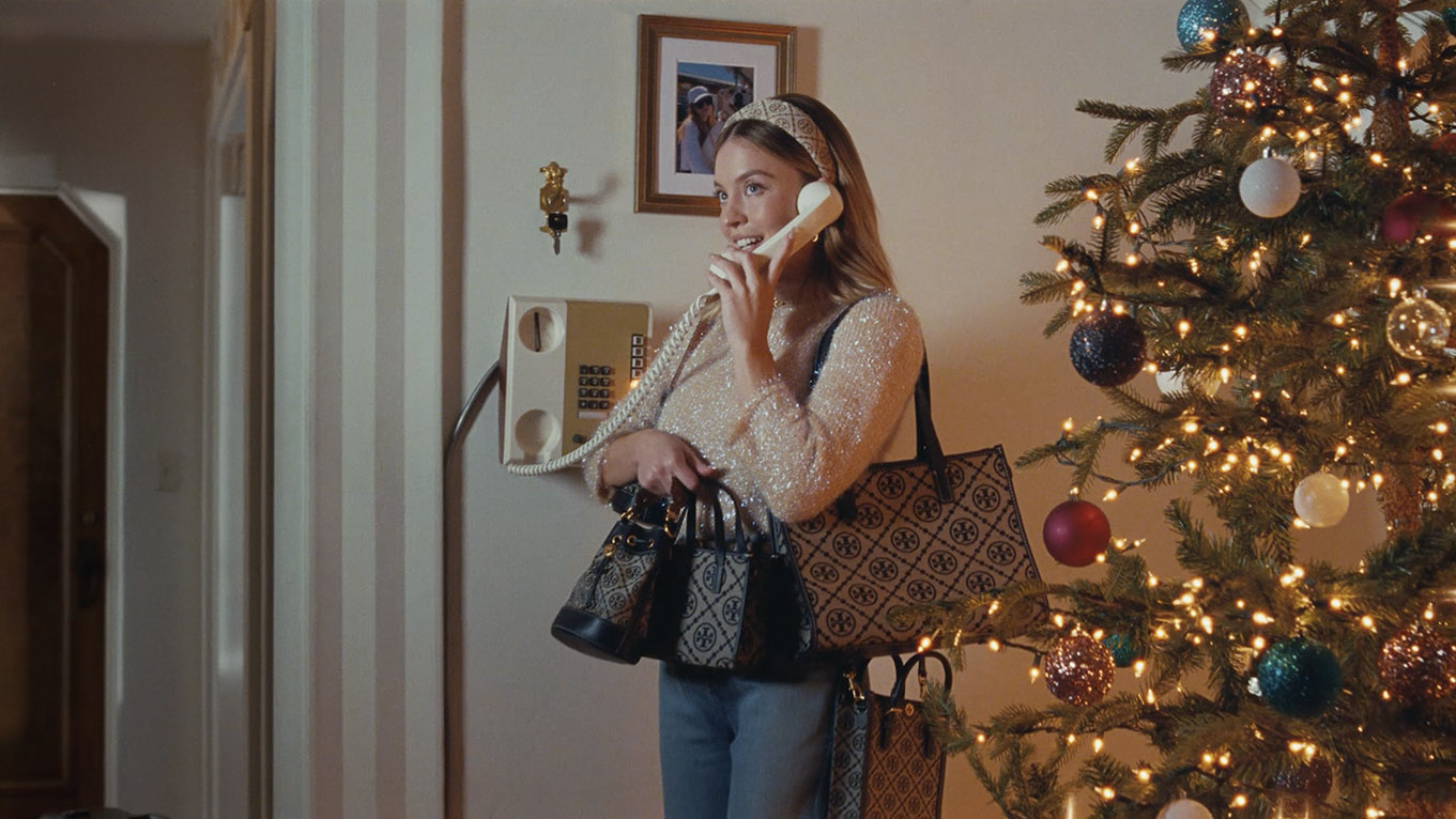 2/8Art direction, Holiday Help campaign, 2022Director: Alfred Marroquín