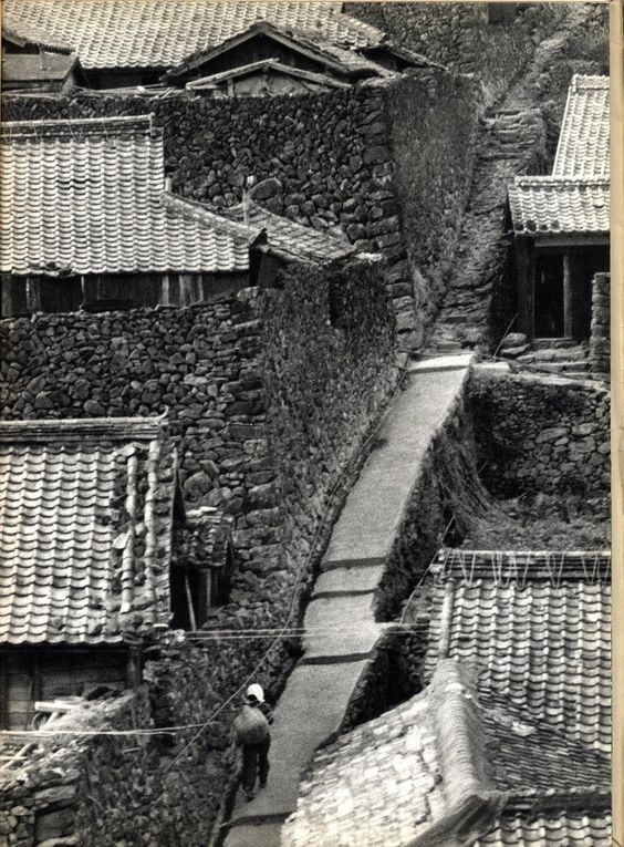 Yukio Futagawa, Shikokuji - Sotodomari hamlet in Nishiumi, Minami-uwa, Ehime Prefecture, 1955