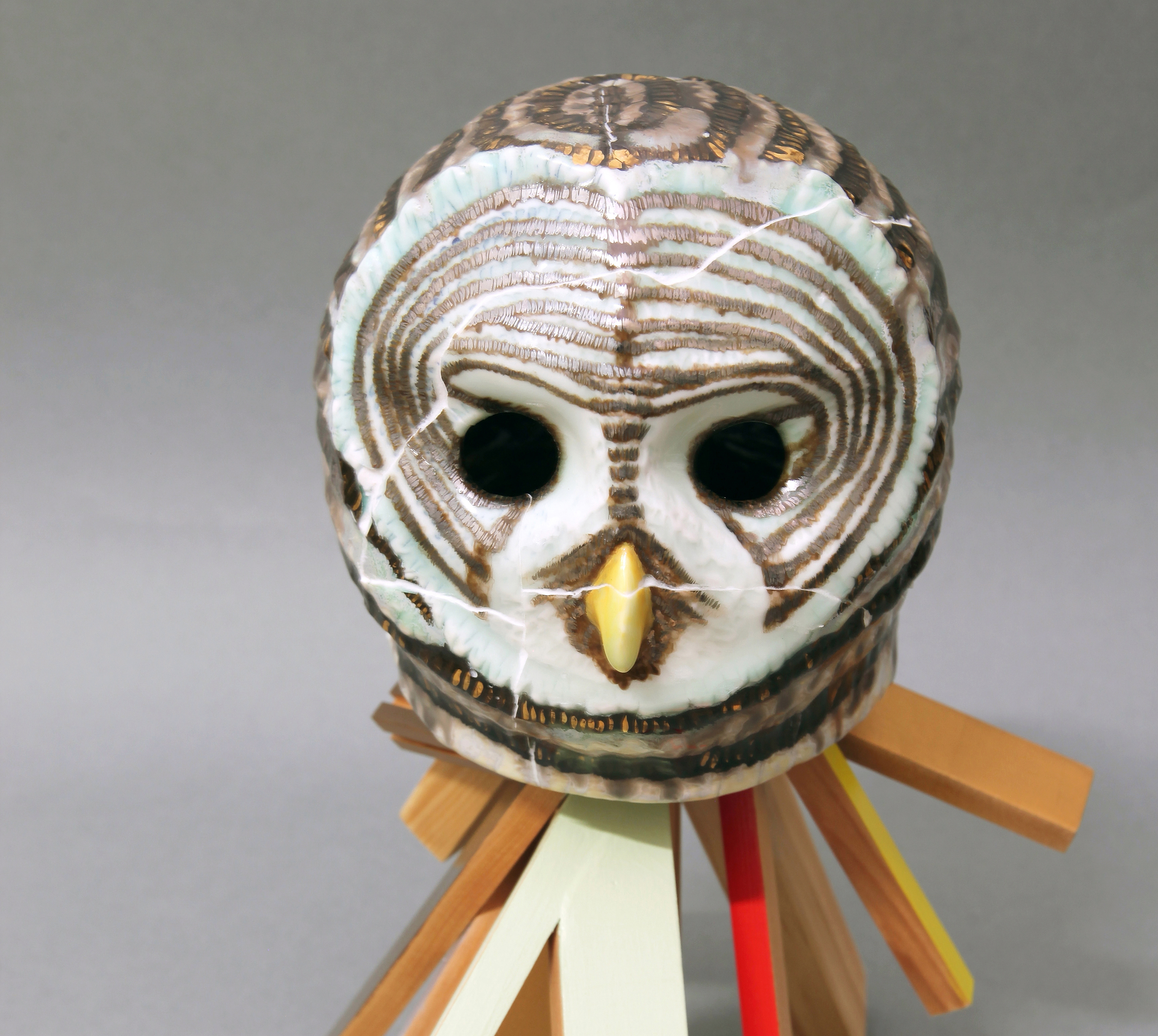 Overlapped Sensibility: Bird (Detail) / Ceramic, acrylic on wood 32.5(H)*24*24cm, 2013