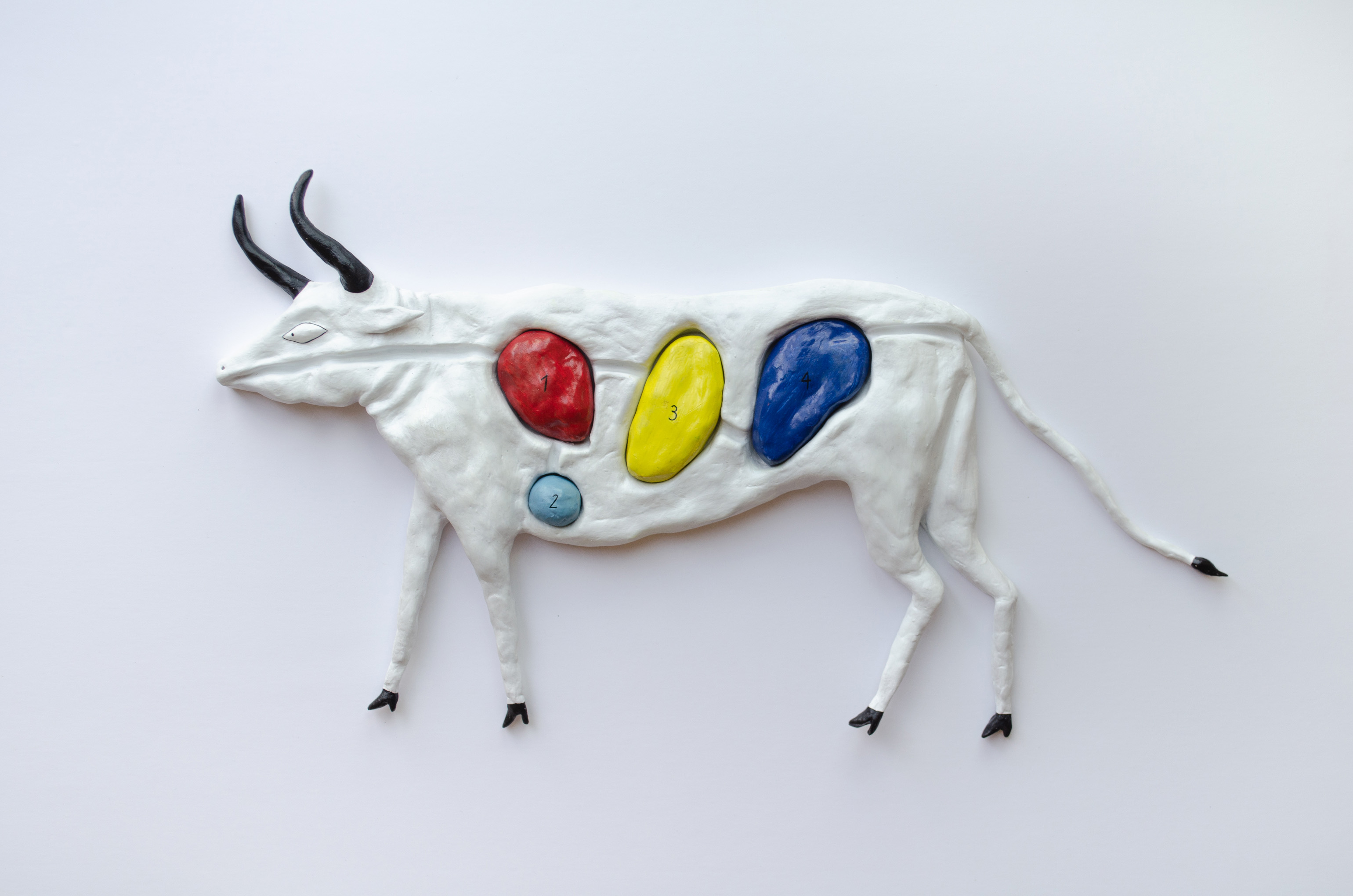 Vaca; gouache on air-dry clay; 24 x 33 cm