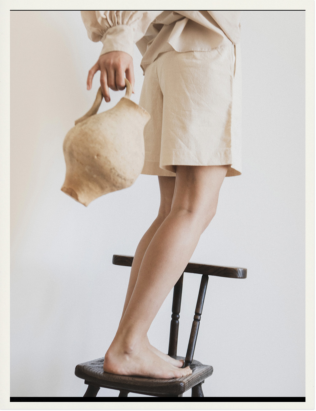 VARIATIONS SUR CHAISES Editorial