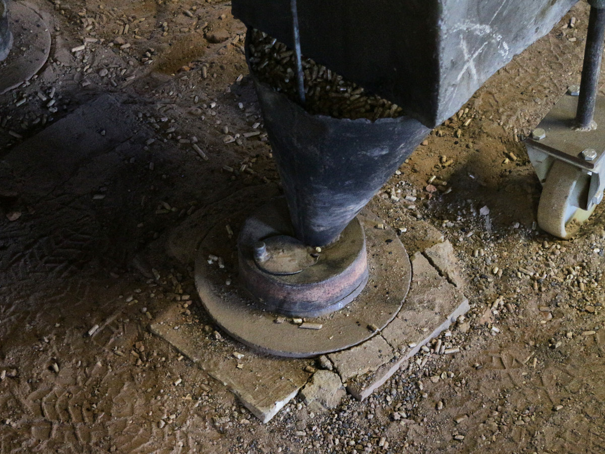 Le feu est mobile et tourne progressivement dans la galerie.