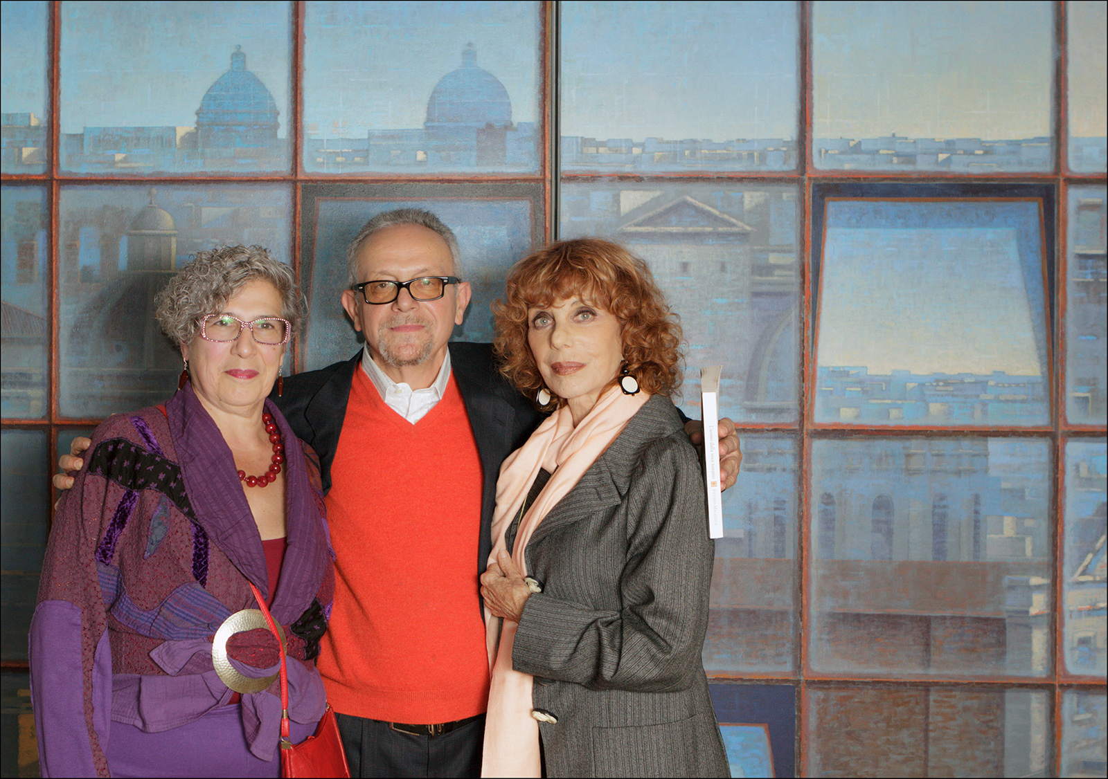 Giuseppe Modica alla Galleria La nuova Pesa, con la gallerista Simona Marchini e la moglie Carla, 2014, foto Dino Ignani