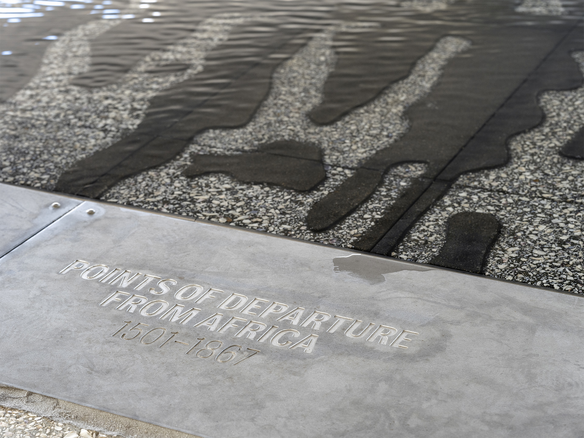 Exterior graphics. Photo cred: Sahar Coston-Hardy/Esto