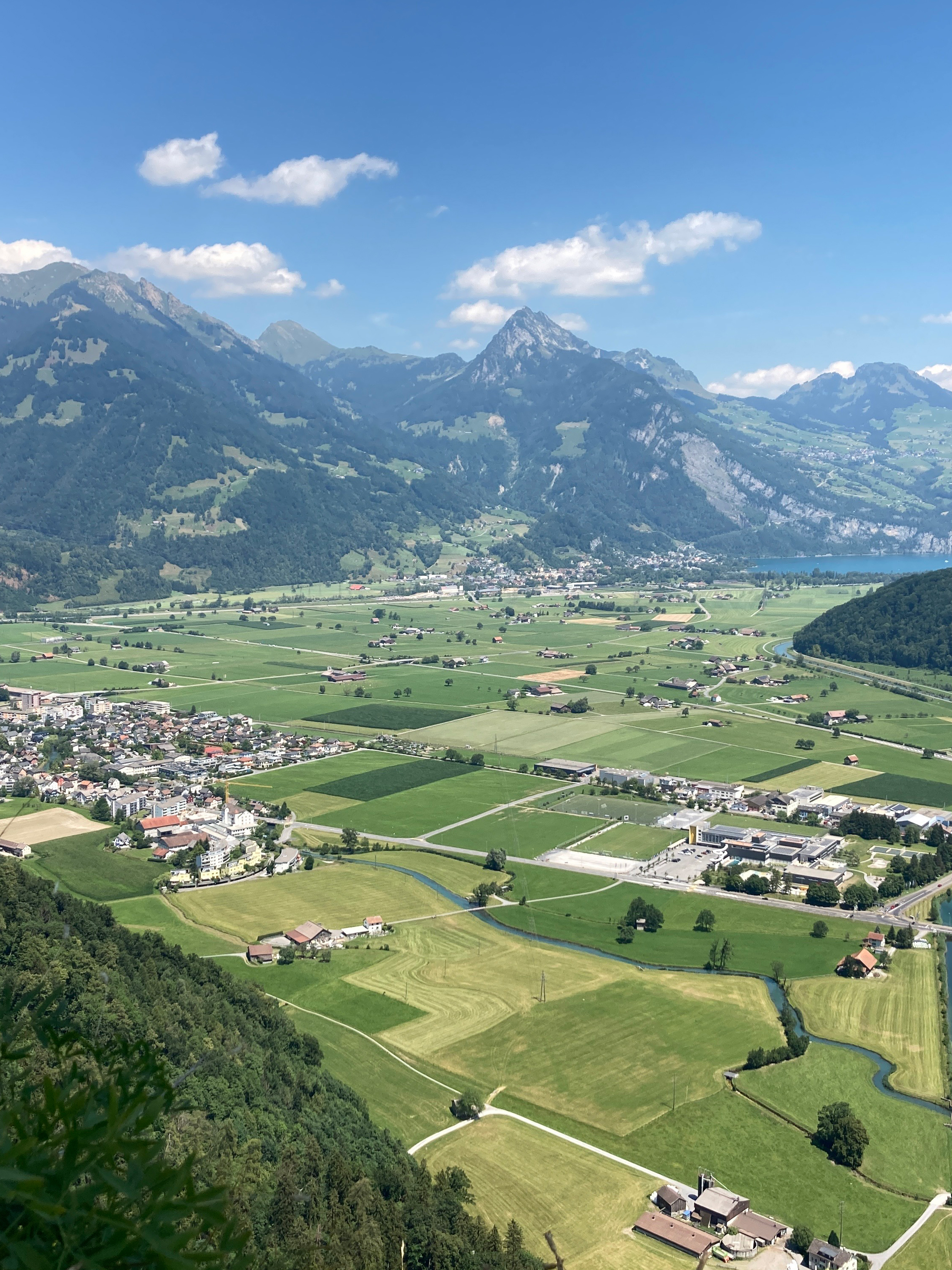17.7.22 - Drohnenaufnahmen Überarbeitung Räumliche Dorfbilder Glarus Nord
