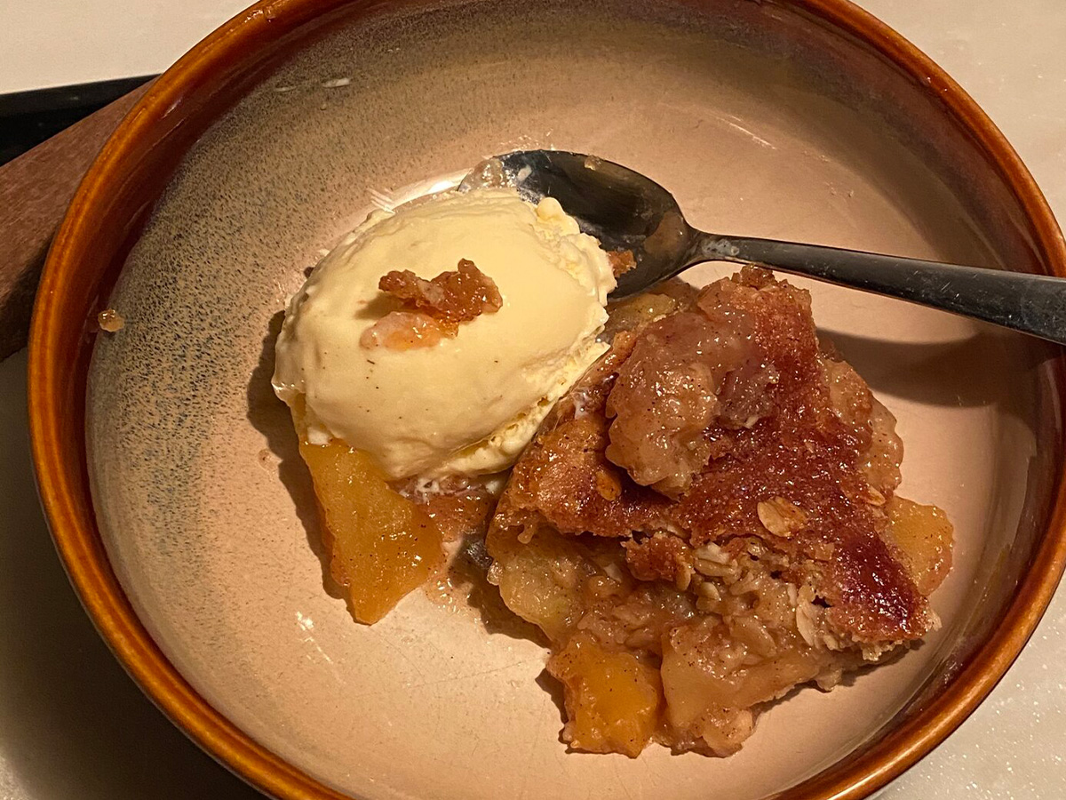 Brûlée Apple Cobbler