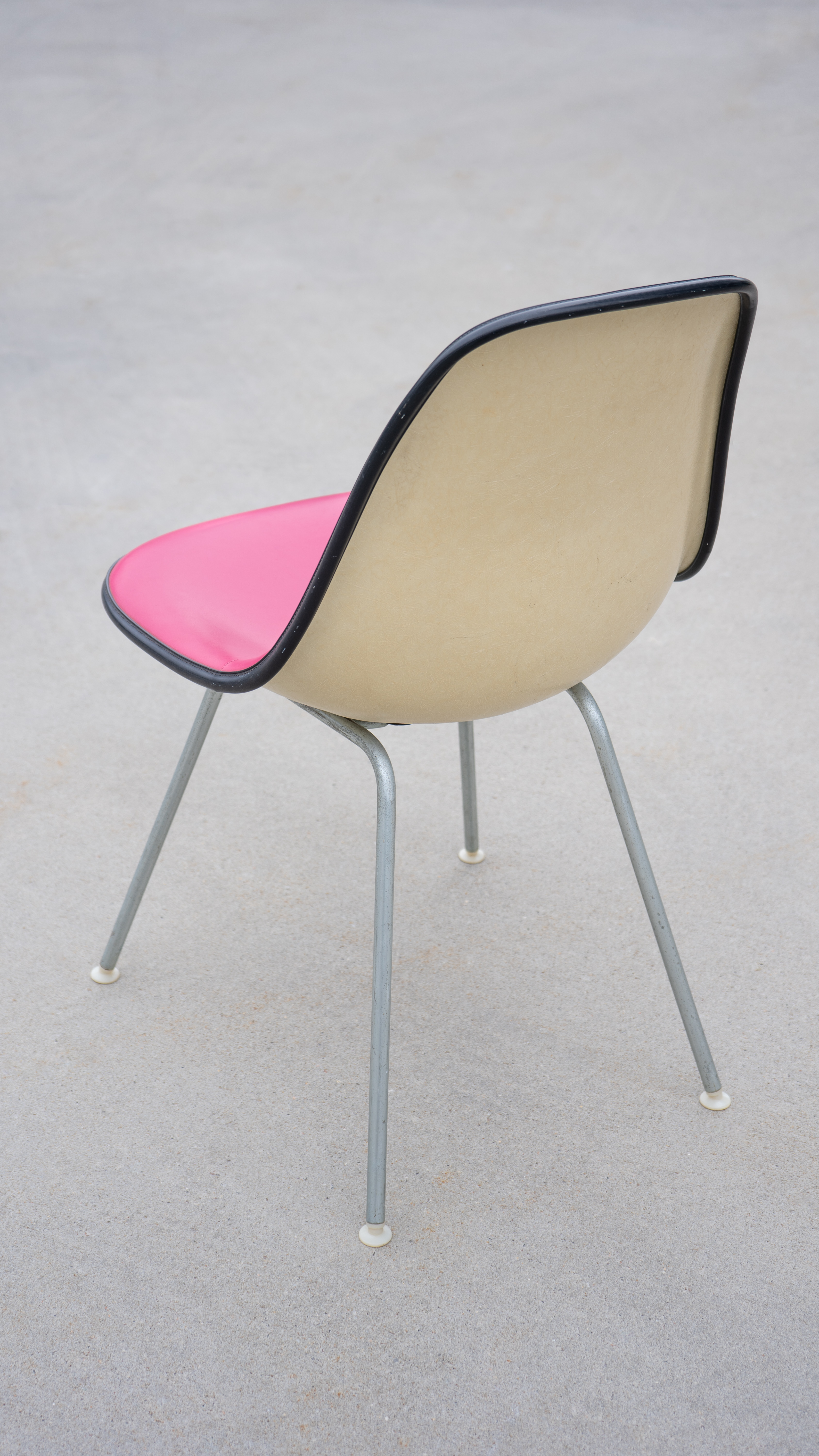 SWEETERFAT HERMAN MILLER PINK EAMES CHAIR DSX, 70S RARE PINK EAMES CHAIR MID CENTURY MODERN