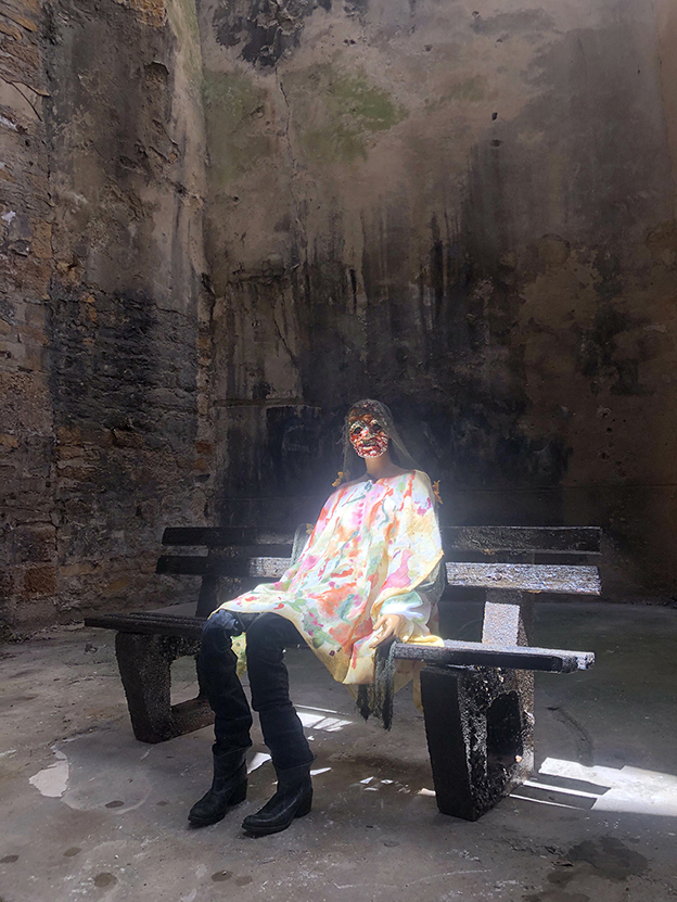 Marnie Weber, Leef peeper, variable dimensions, ink and acrylic paint on textile, artificial leaves, plastic, 2020 on Fabien Villon, to a solitary walker, wood, mussels, riverbed sediments, resin, 78 x 200 x 72 cm, 2021