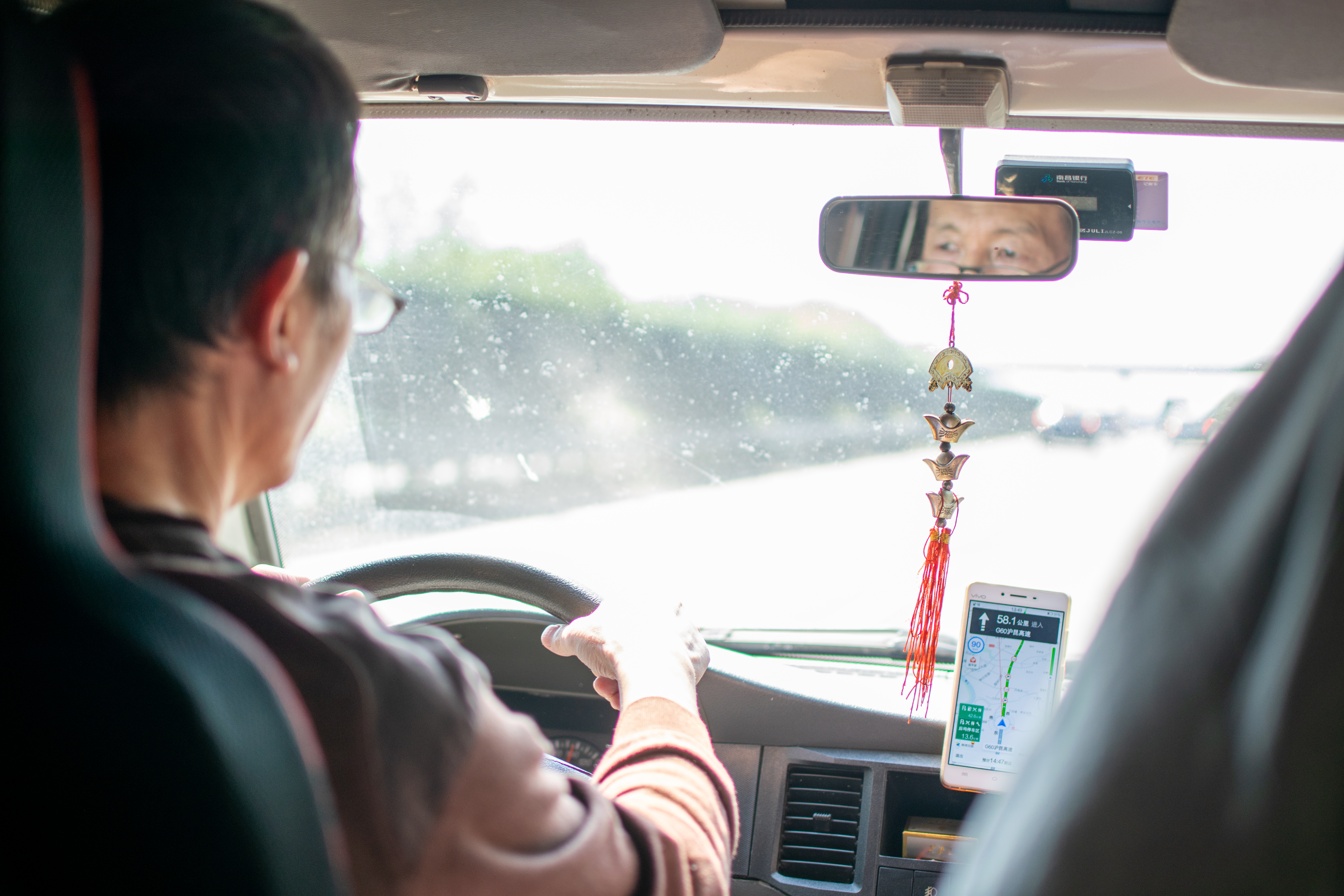 Arriba de un auto en camino a Yingtan