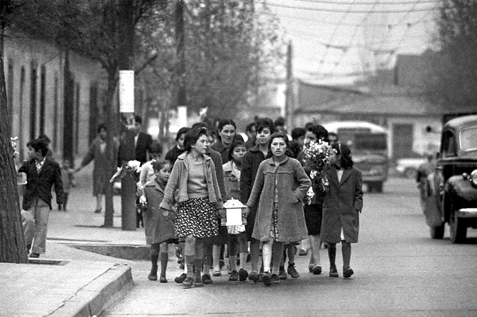 Marcelo MontecinoFuneral del angelito, Santiago, 1962Digital41 x 28 cm 