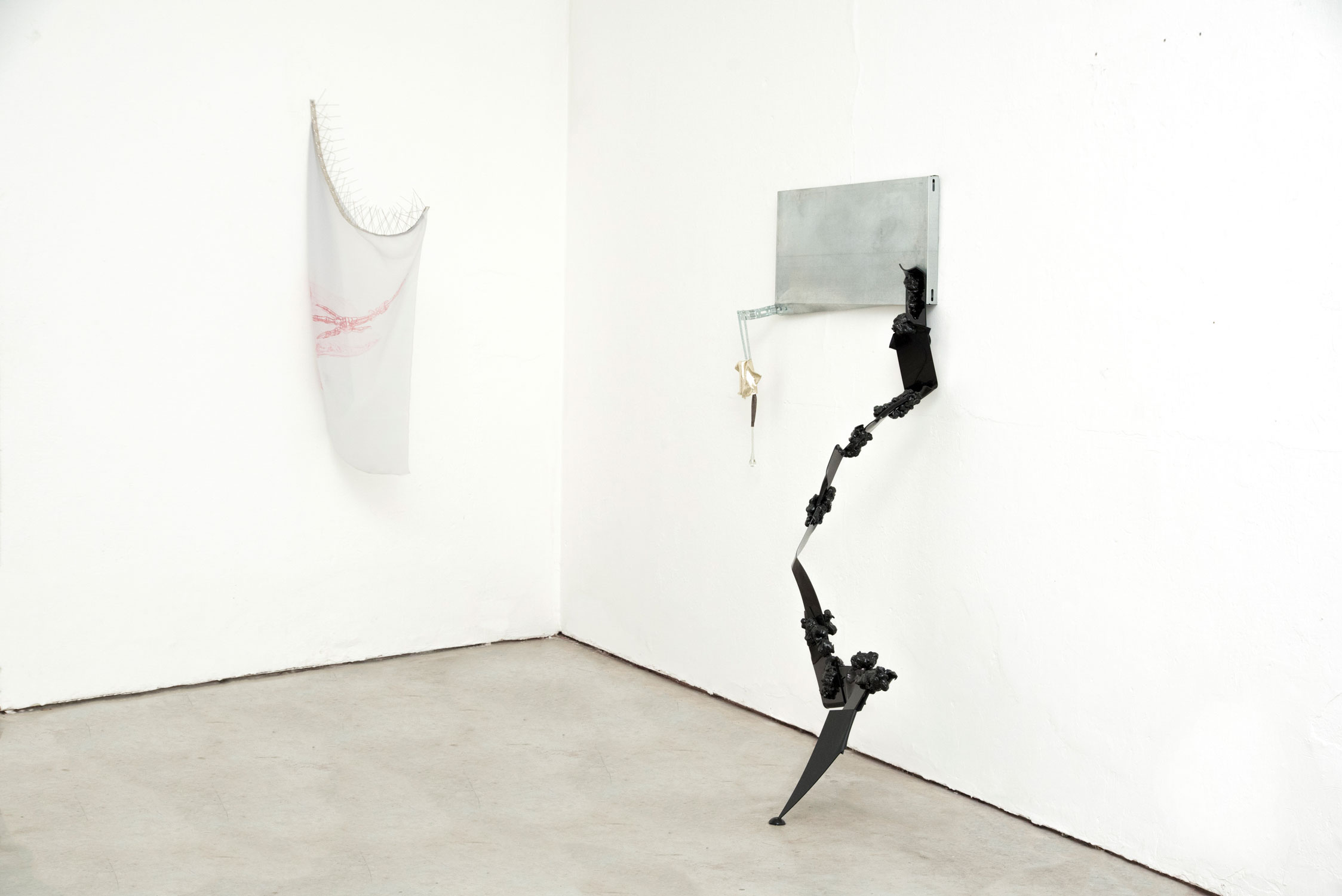 Installation view - Left: Daspo panottico / Right: Antabuse