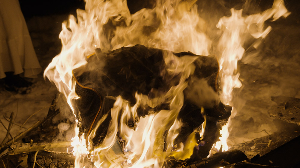 Metz - 'Light Your Way Home' (music video)