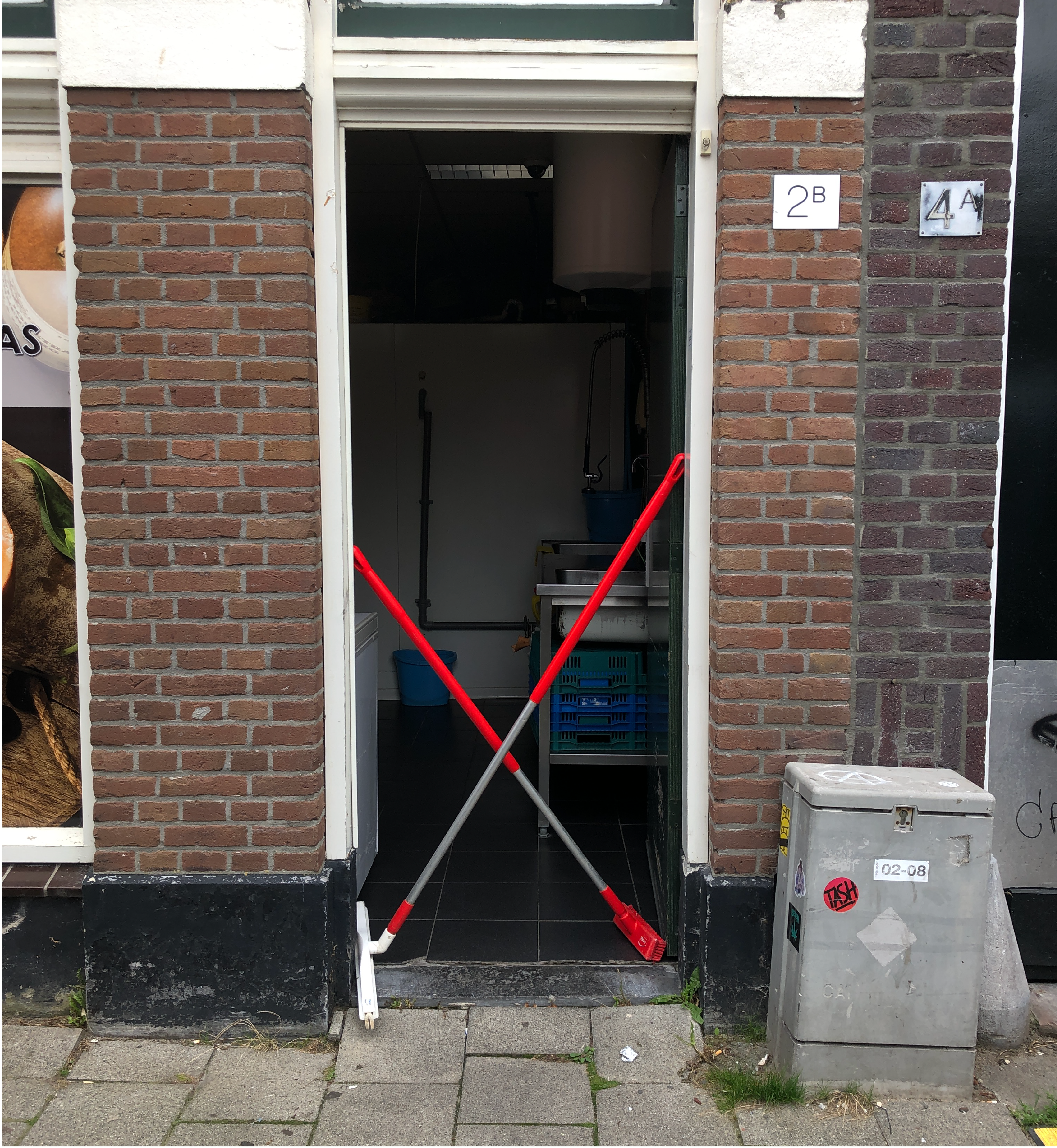 Door/Brooms
