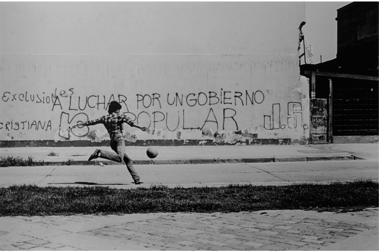 Álvaro HoppeCalle Bulnes, 1985/2003Film black and white photograph, RC paper copy28 x 40 cm