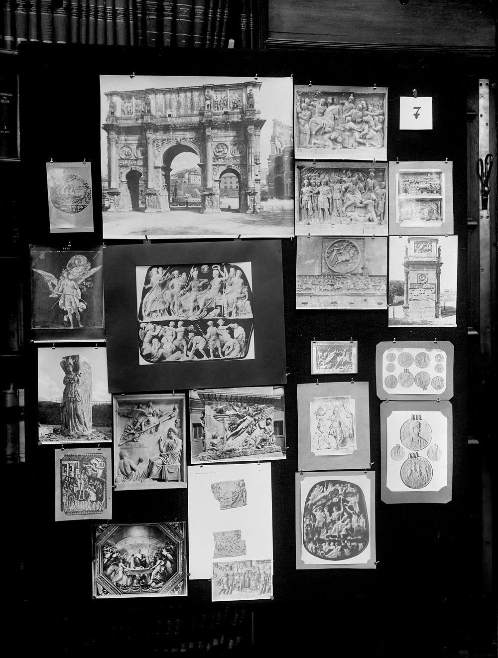 Aby M. Warburg, “Mnemosyne-Atlas“, Planches 7, 1924 © Warburg Institute, London