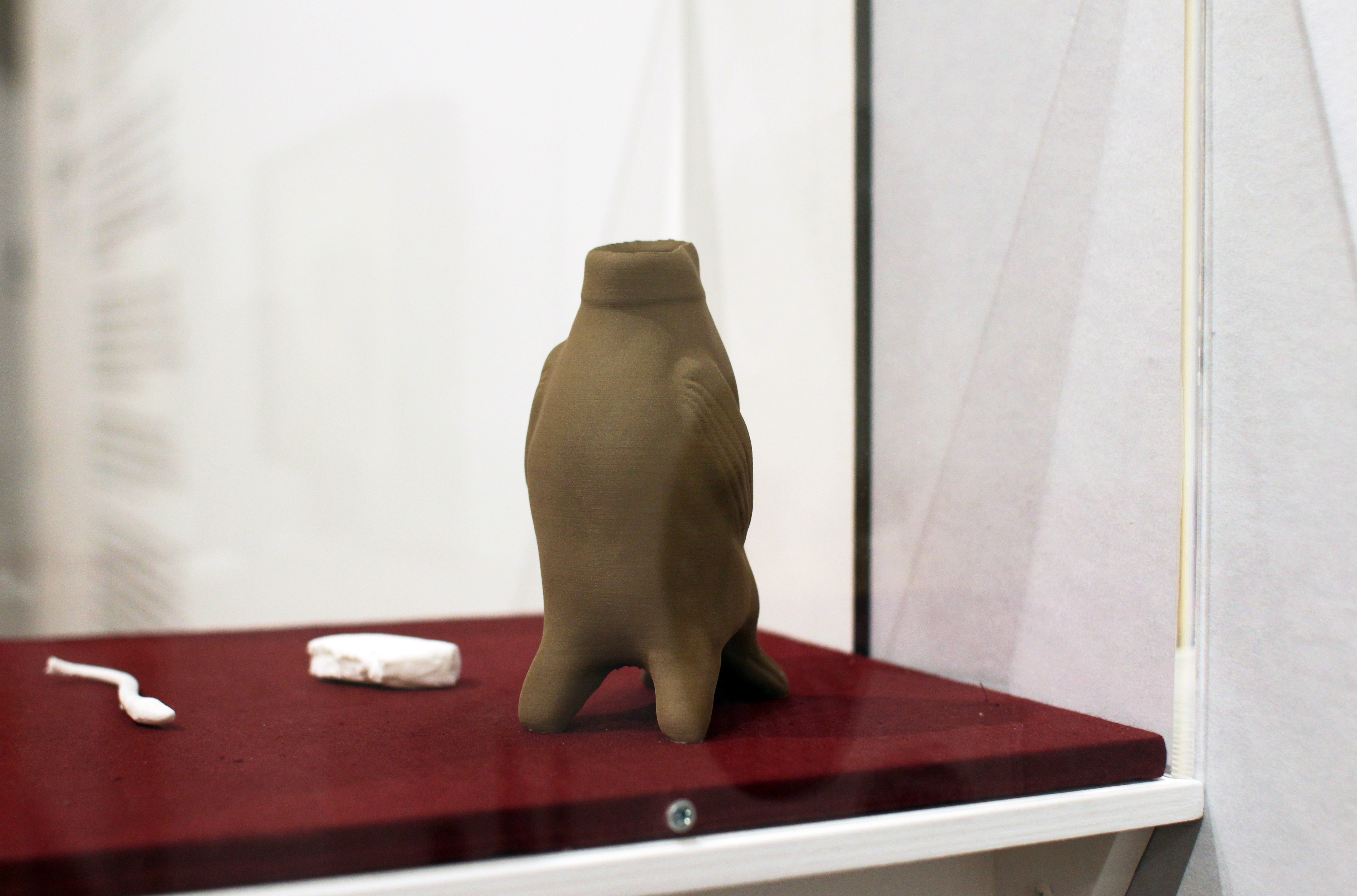 3-D printed replicas of a woolly mammoth molar, a raccoon bone and an owl vessel 