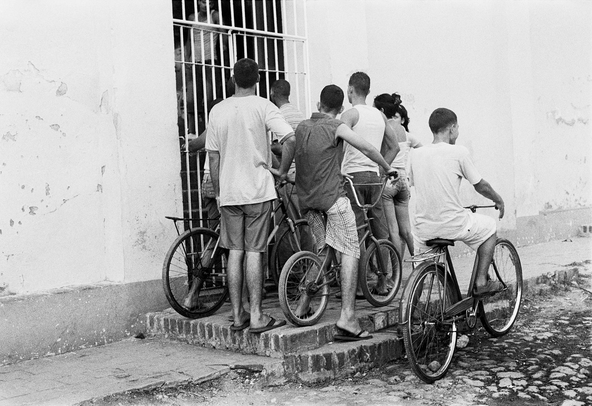 08. Adentro al tiempo