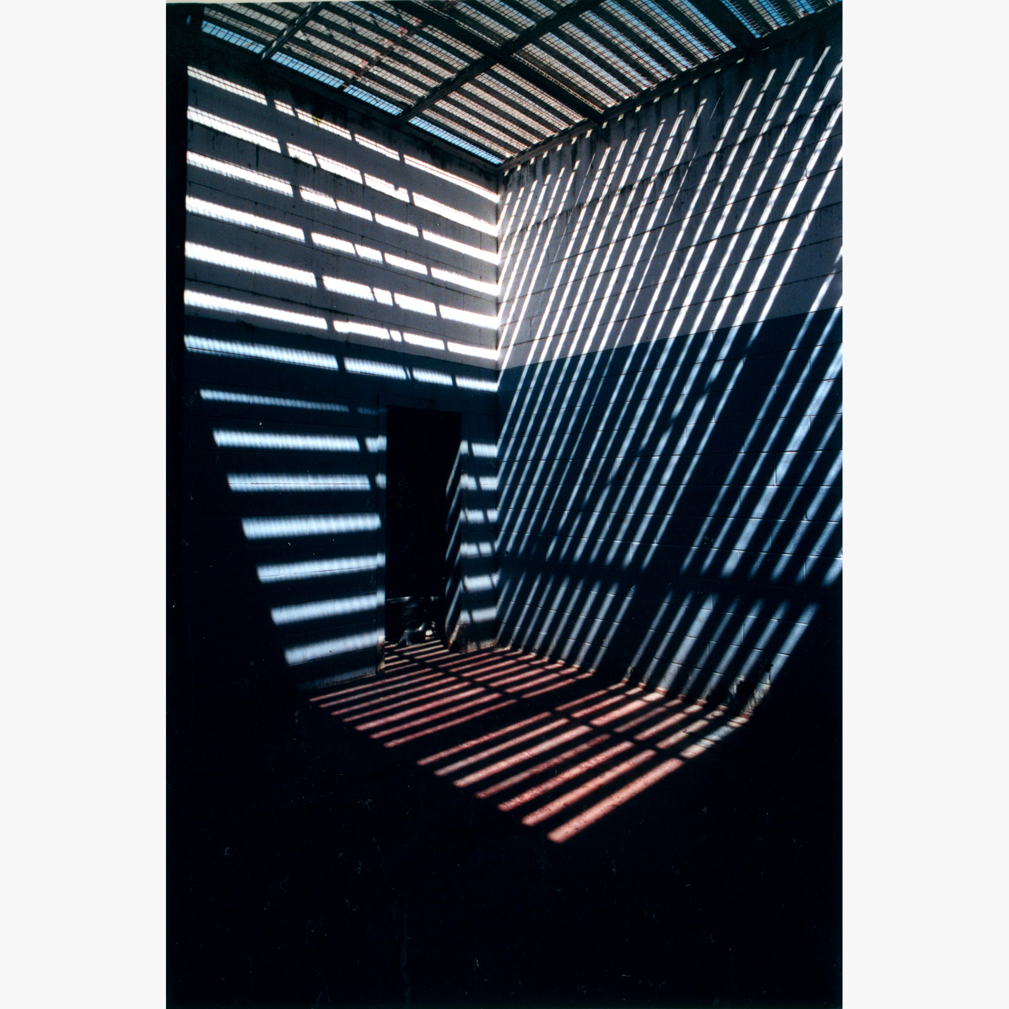 2/7Rec yard, Christchurch Men's Prison, 2000 (001201_008)