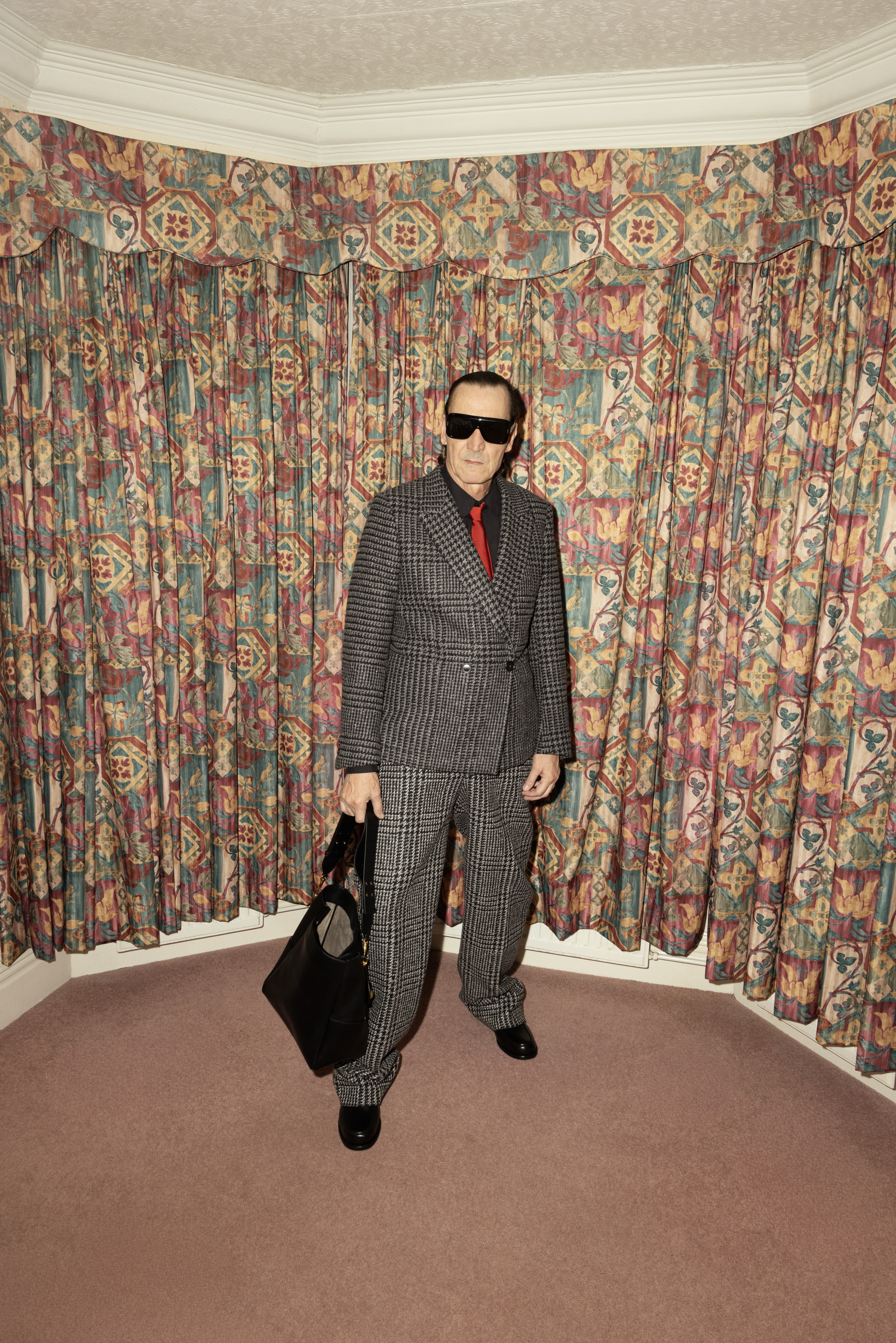 OFFICE MAGAZINE PHOTOGRAPHED BY ELLIOTT MORGAN