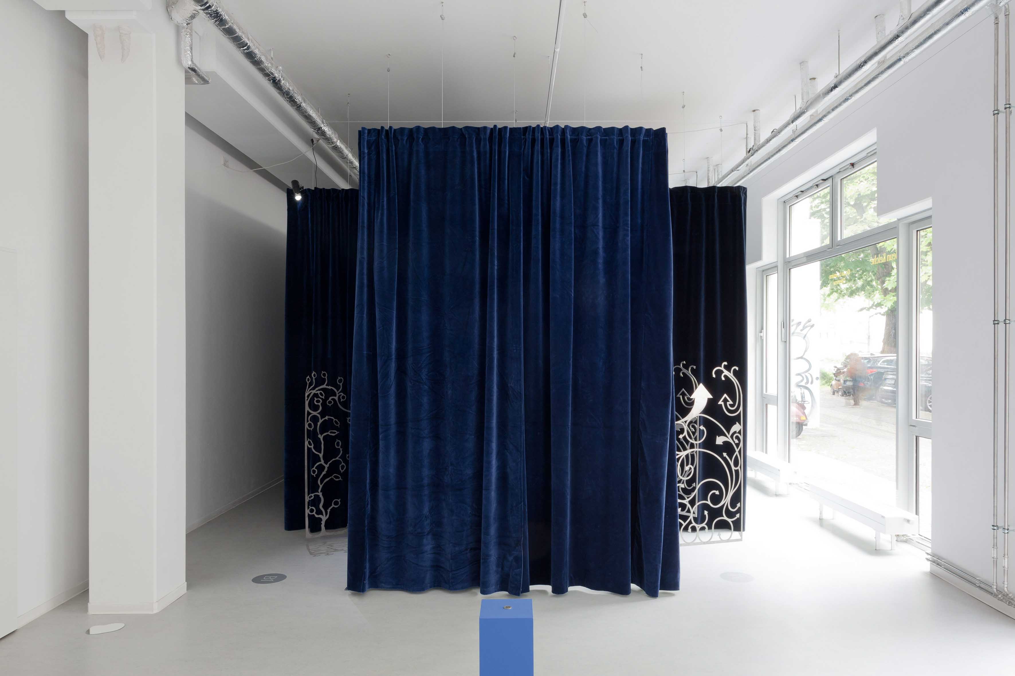 DILEMMA by GOSIA LEHMANN at NEUN KELCHE curated by KIRA DELL and LAURA SEIDEL [from 20250517 to 20250622] [Photo: Dorothea Dittrich, VG Bildkunst 2025]