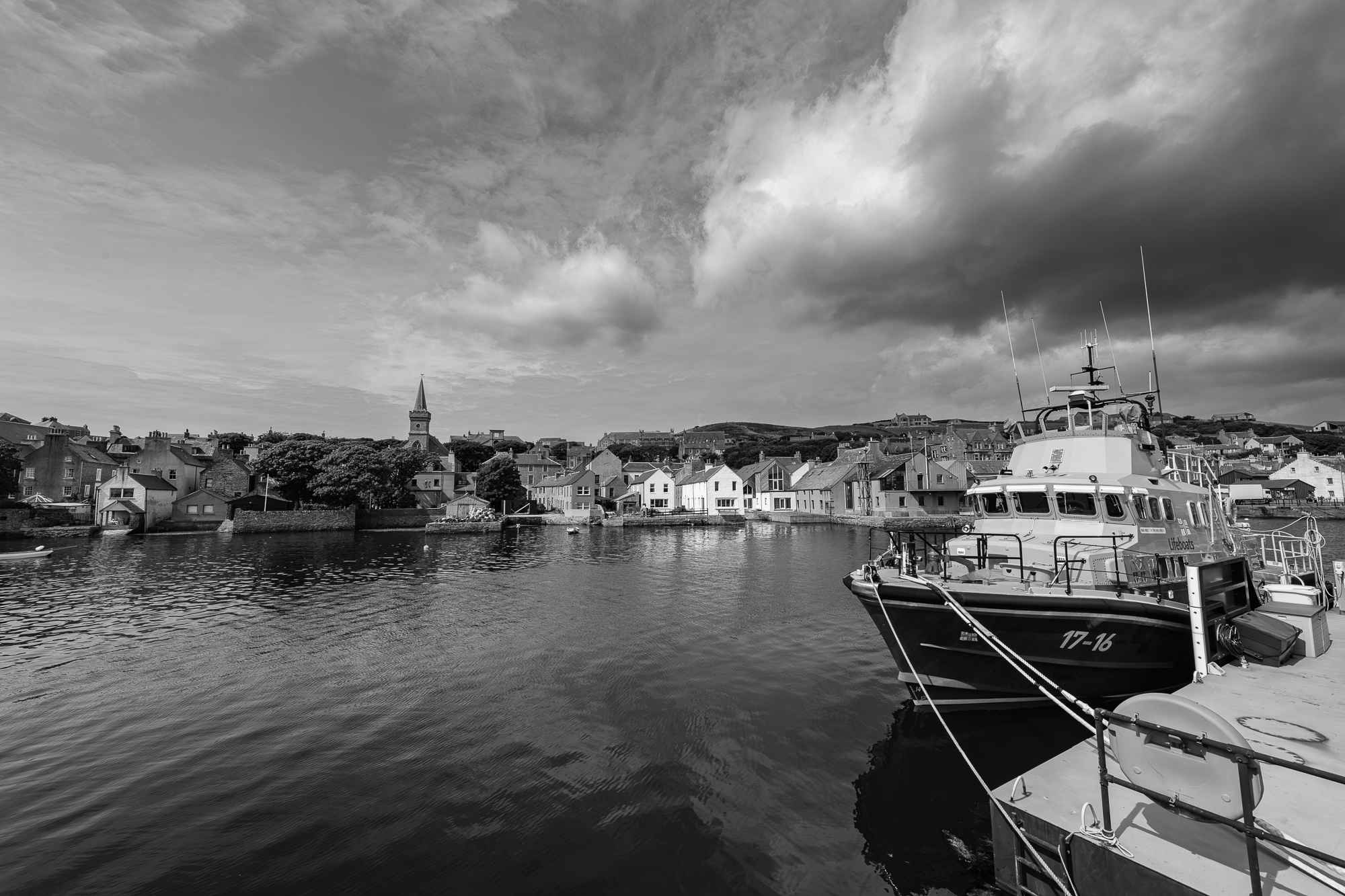 Stromness. Port Iles Arcades. Mainland