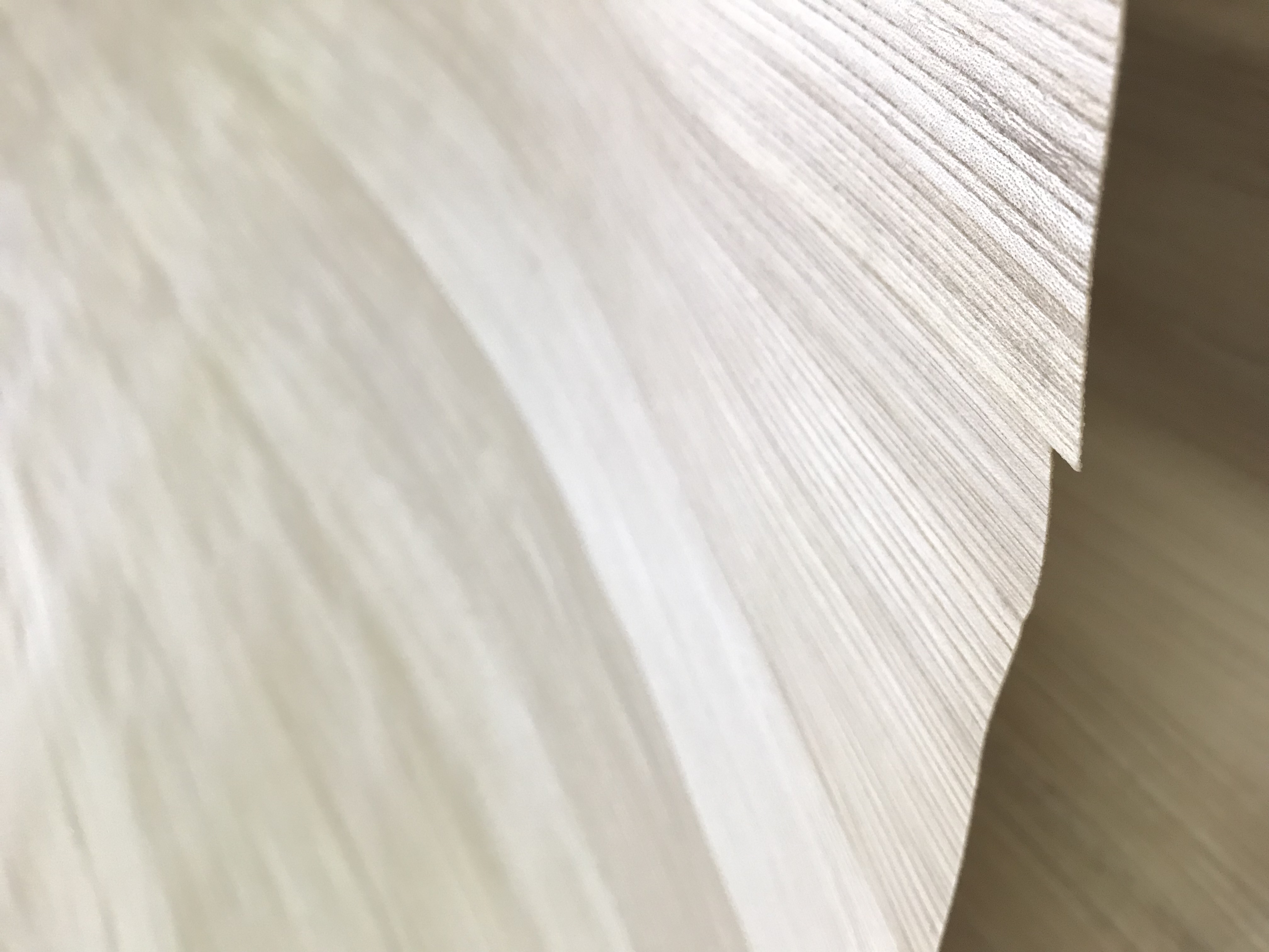 En chauffant la colle, les plaques sont solidarisées