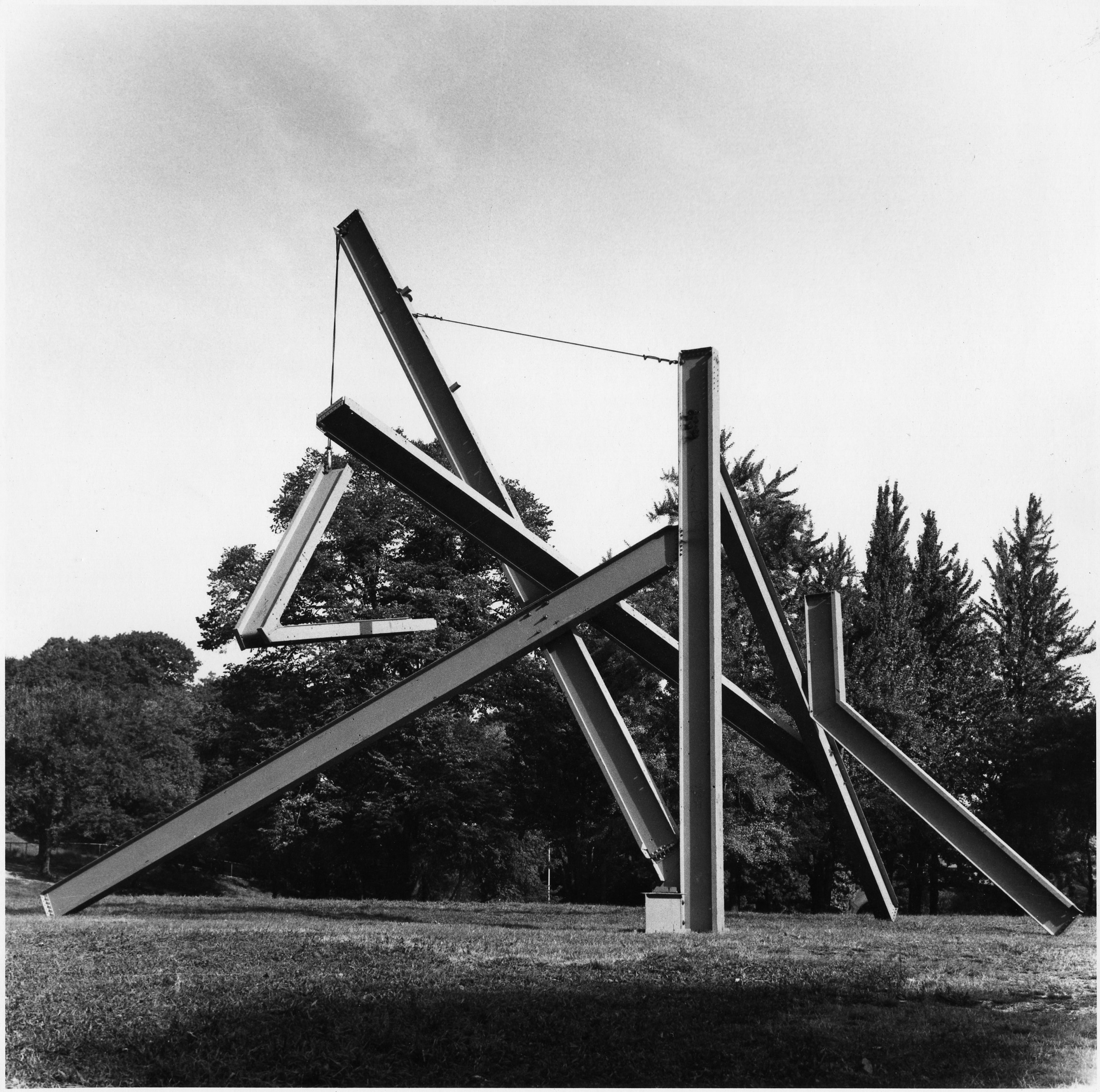 Are Years What? (For Marianne Moore), 1967 Painted steel. 40' x 40' x 30' Hirshhorn Museum and Sculpture Garden, Smithsonian Institution, Washington, D.C.; Joseph H. Hirshhorn Purchase Fund and Gift of the Institute of Scrap Recycling Industries, by exchange, 1999. Photograph by Pedro E. Guerrero.
