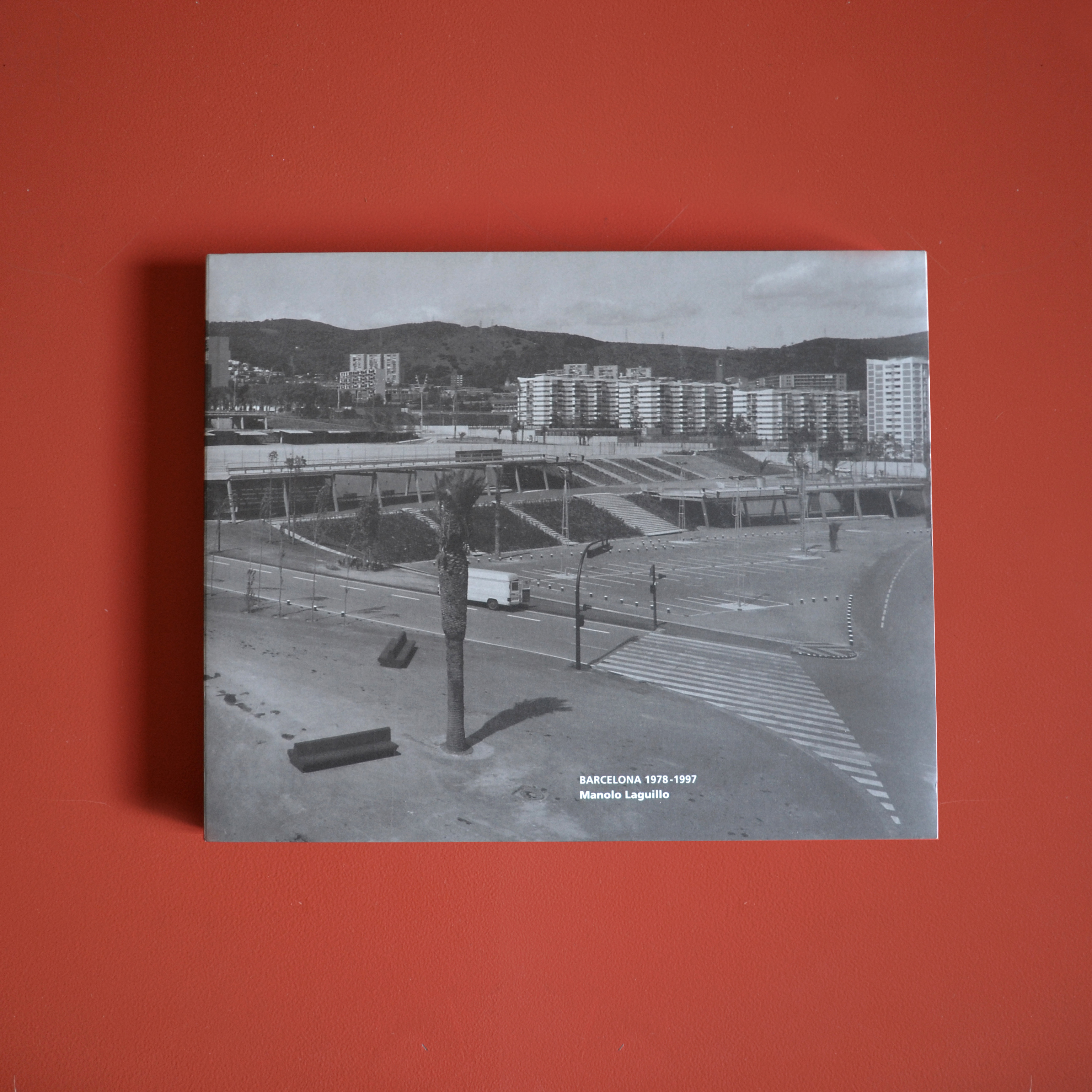 Manolo Laguillo Barcelona 1978-1997, Barcelona: Museu d’Art Contemporani de Barcelona, 2007The witness of Manolo Laguillo on Barcelona between 1978 and 1997 defines the frame of a city that is still present and in transformation nowadays and constitutes a project that we will be studying with attention. His pictures, most of them taken on early morning walks together with Humberto Ribas, show both the periphery and the old town with the attitude of a wanderer, finding inherent potential and a strong sense of identity by the mere act of carefully watching: blank walls, open abandoned spaces, demolitions and wild nature evoke a strong sense of freedom and open possibility in the popular and informal areas.