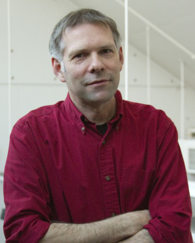 Ed Osborn, Visiting ResearcherProfessor (Brown Univ) Ed Osborn works with many forms of electronic media including installation, video, sound, and performance. His pieces feature a tactile sense of space, movement, image and aurality combined with a precise economy of materials. Osborn has been a Guggenheim Fellow and resident in the DAAD Artists-in-Berlin Program.   He has presented his work at SFMOMA (San Francisco, CA), the singuhr-h&ouml;rgalerie (Berlin, Germany), the Berkeley Art Museum (Berkeley, CA), Artspace (Sydney, Australia), the Institute of Modern Art (Brisbane, Australia), ZKM (Karlsruhe, Germany), Kiasma (Helsinki, Finland), MassMOCA (North Adams, MA), the Yale University Art Gallery (New Haven, CT), and the Sonic Arts Research Centre (Belfast, Northern Ireland).  Prior to joining Brown he taught in numerous institutions including UC Santa Cruz and the Hochschule f&uuml;r Grafik und Buchkunst in Leipzig, Germany. He teaches courses on sound art, physical computing, and electronic media.︎︎︎ roving.net/