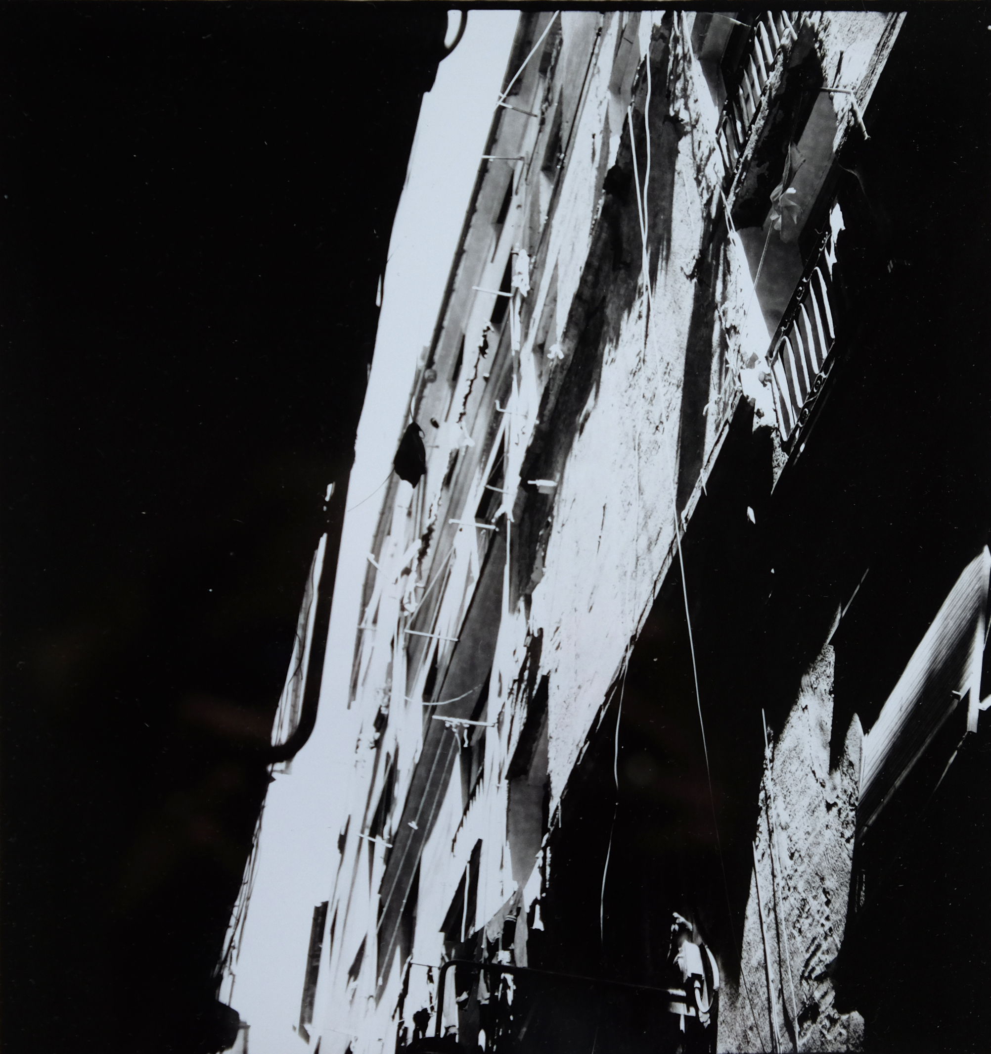 Genua, Gasse 2023SW-Silbergelatine 6x6 Handabzug 18 x 18 cm