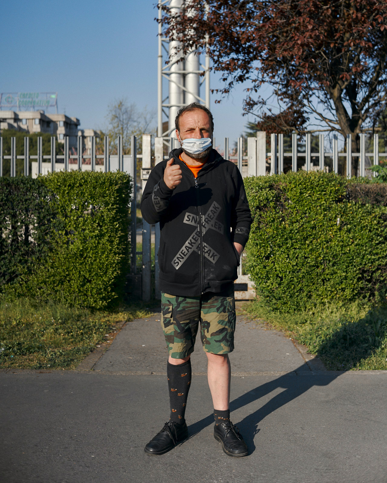 Giovanni in Line Outside Esselunga Supermarket, Milano, April 2020