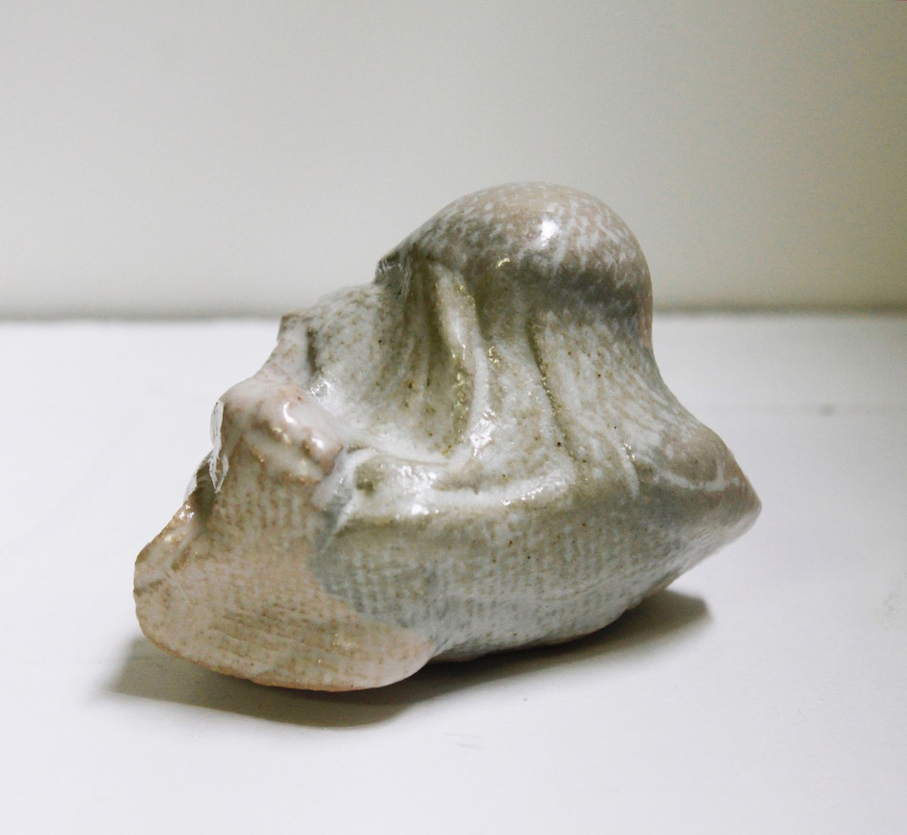 Fantômes et chuchotements, 2017céramique émaillée, 8 x 5 x 7 cm