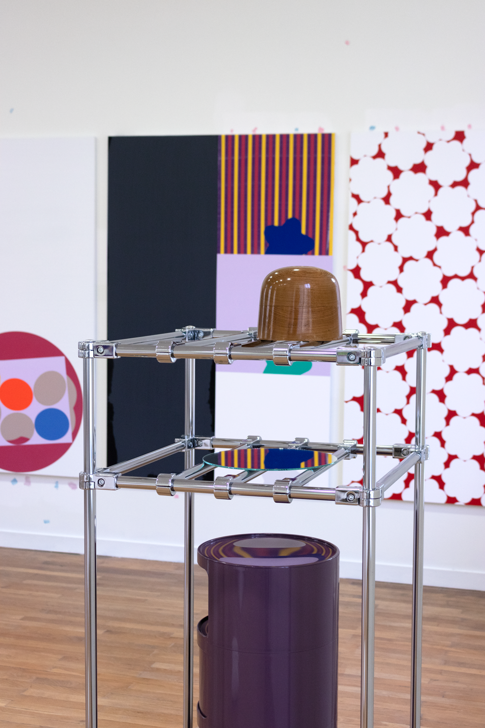 ''Intarsia I '' (serial), 2019-2020 ; polished wooden hat shape, disk mirror, componibili on chromed display (150 x 50 cm).