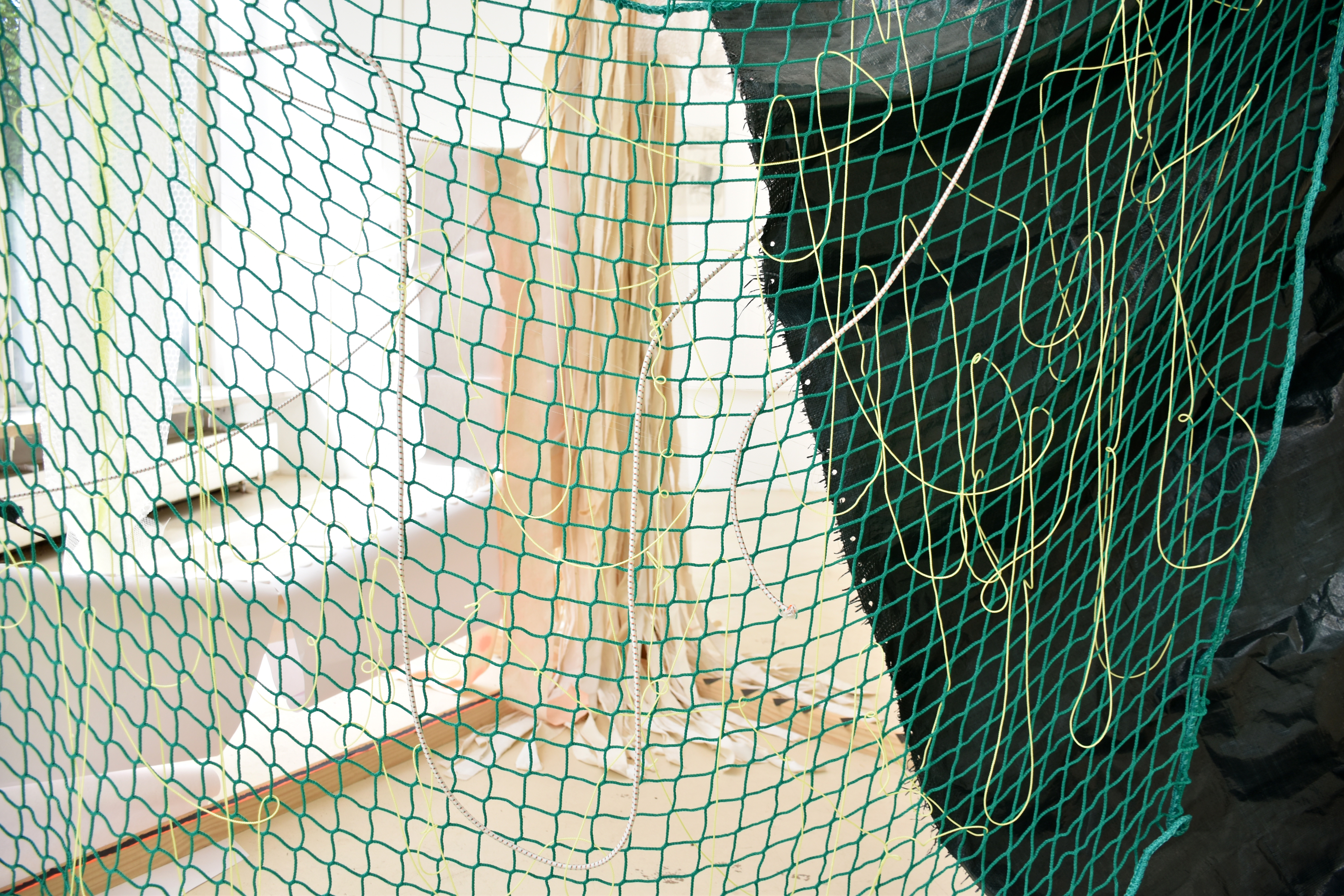 Beep;Boing;Clink;Ding-dong;Swooosh , Holz, Papier, Seil, Wolle, Stoff, Luftpolsterfoile, Abdecknetz, Abdeckplane, Variable Größe, 2023