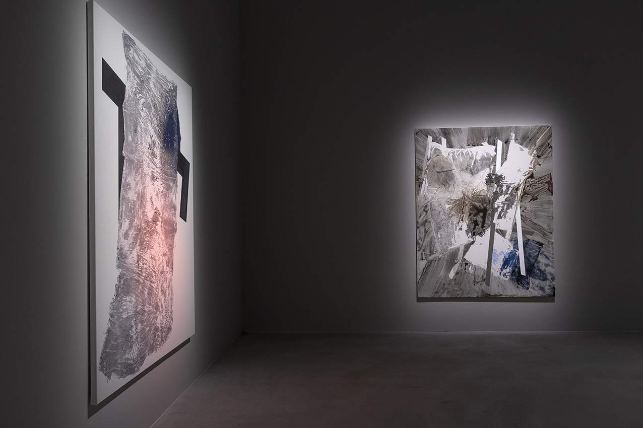 Installation exhibition view with projected colored light sources 2018