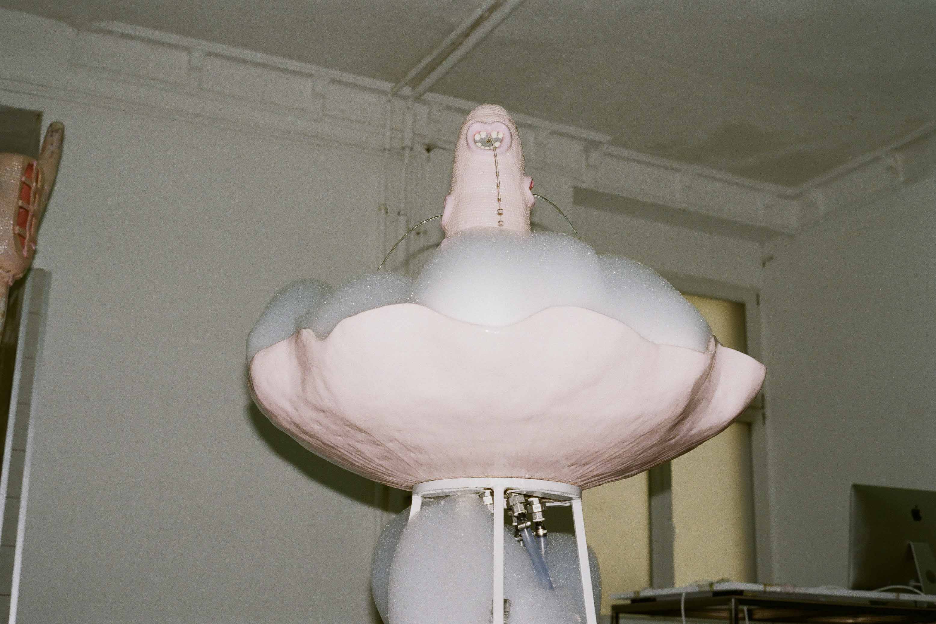 So it is a lover who bubbles and who foams, 2017, Ceramic, metal, water and foam, 150 x 90 x 90 cm