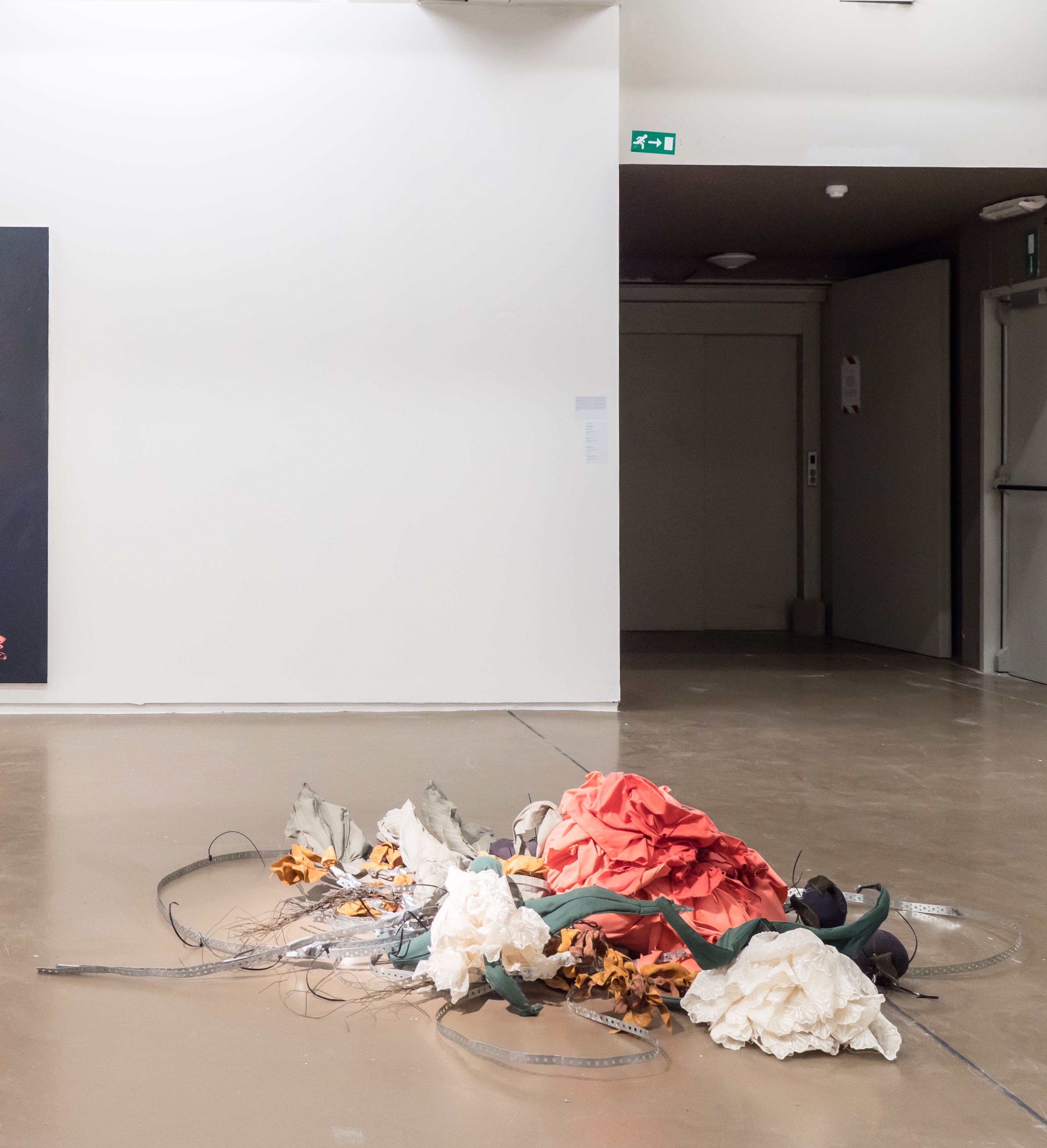 Les Fleurs du mal, 2017. Metal wires, metal strips, fabric, acrilan filling, plastic restrains, duck tape. Approximately 200 X 200 cm. (installation view Fried Patterns, Brussels gallery weekend 2019. Curated by Tenzing Barshee).