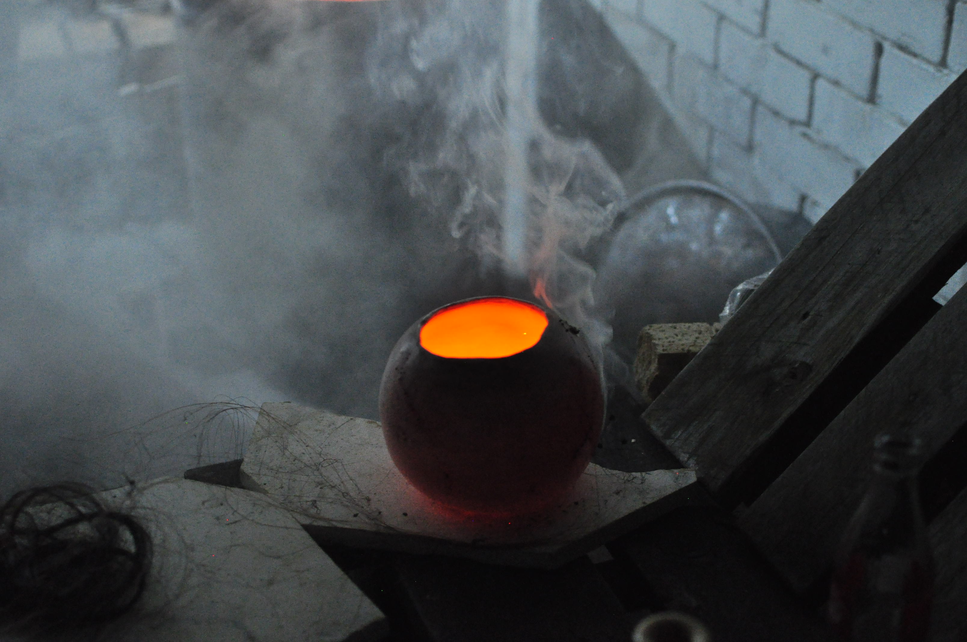 Moons. Low temperature ceramics. Hand made with rolls. Raku firing with horse hair. Bogot&aacute; 2019
