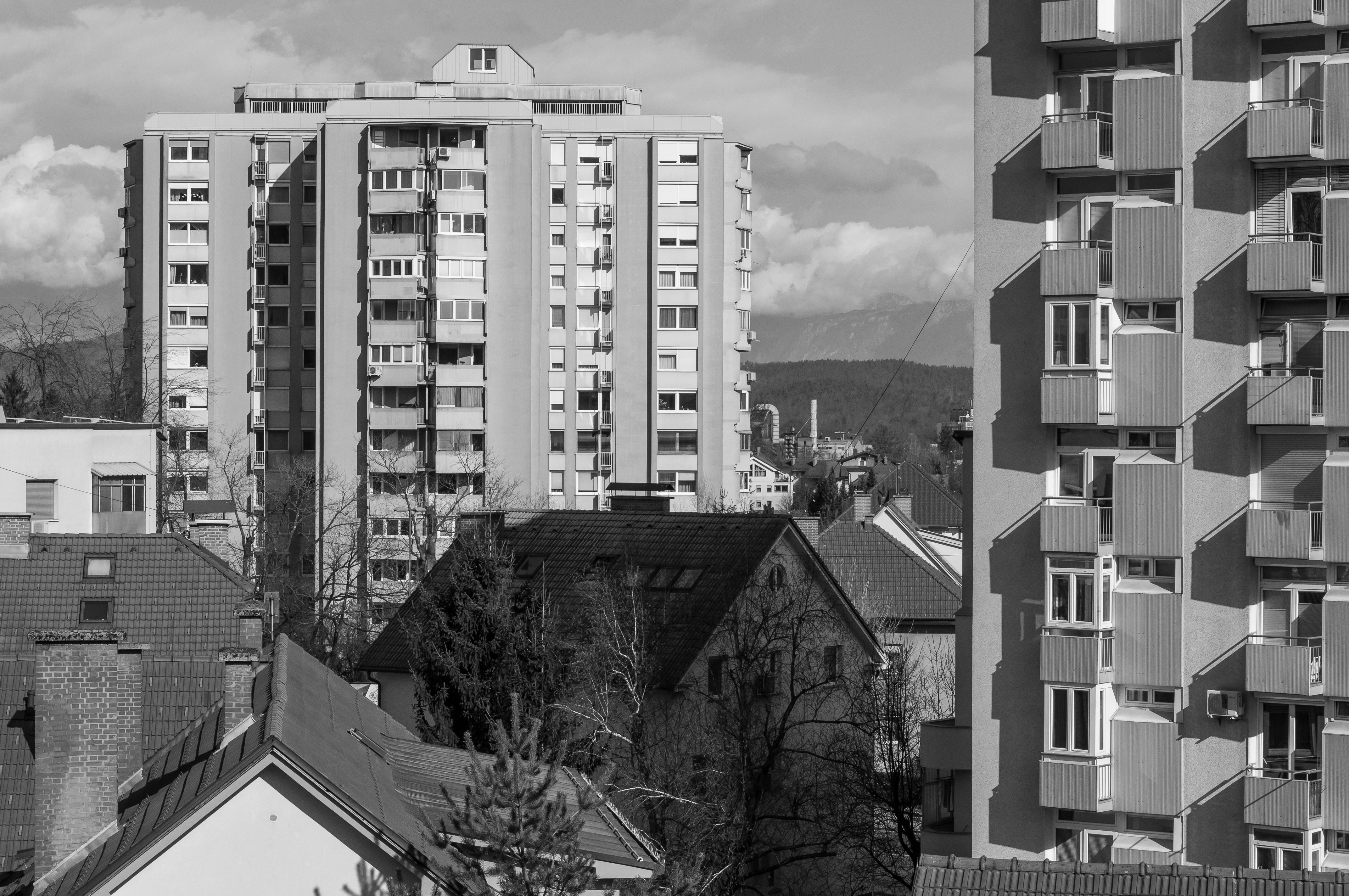 Stanovanjske stolpnice ob Celov&scaron;ki cesti, Ljubljana / 1971, Danilo Lapajne