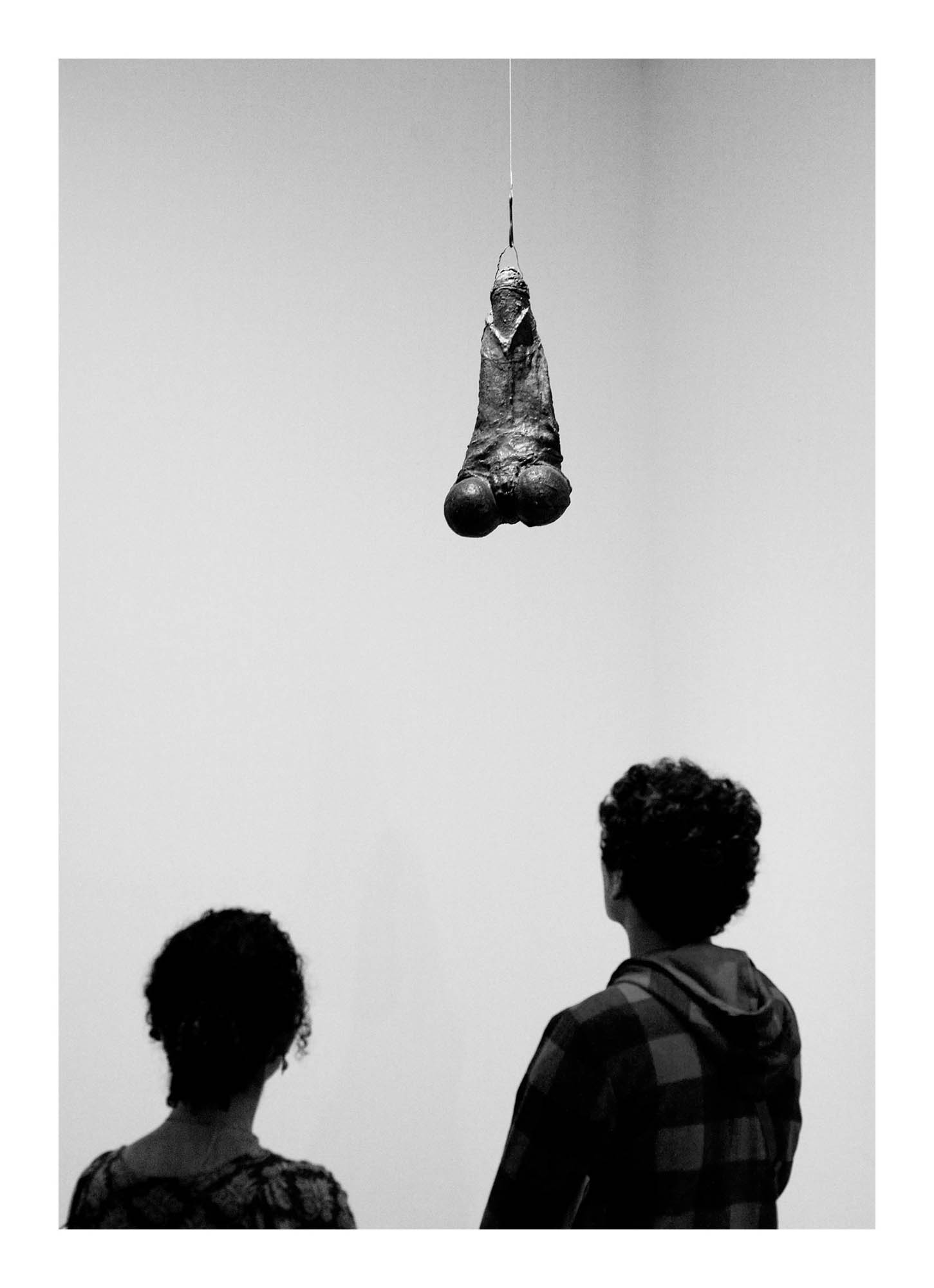 At MOMA, New York. The sculpture Fillette is made by Louise Bourgeois. (Fillette means little girl in French.) MOMA says this about the sculpture:   «…While it most obviously represents a phallus, the work can also be seen as a female torso, as the title suggests; in this reading, the two round forms are the tops of two legs, attaching to their hip joints. This eliding of genders creates ambiguity, as do the work’s dual qualities of erect potency and fragile vulnerability. «From a sexual point of view,» Bourgeois said, «I consider the masculine attributes to be very delicate. © Knut Egil Wang / MOMENT