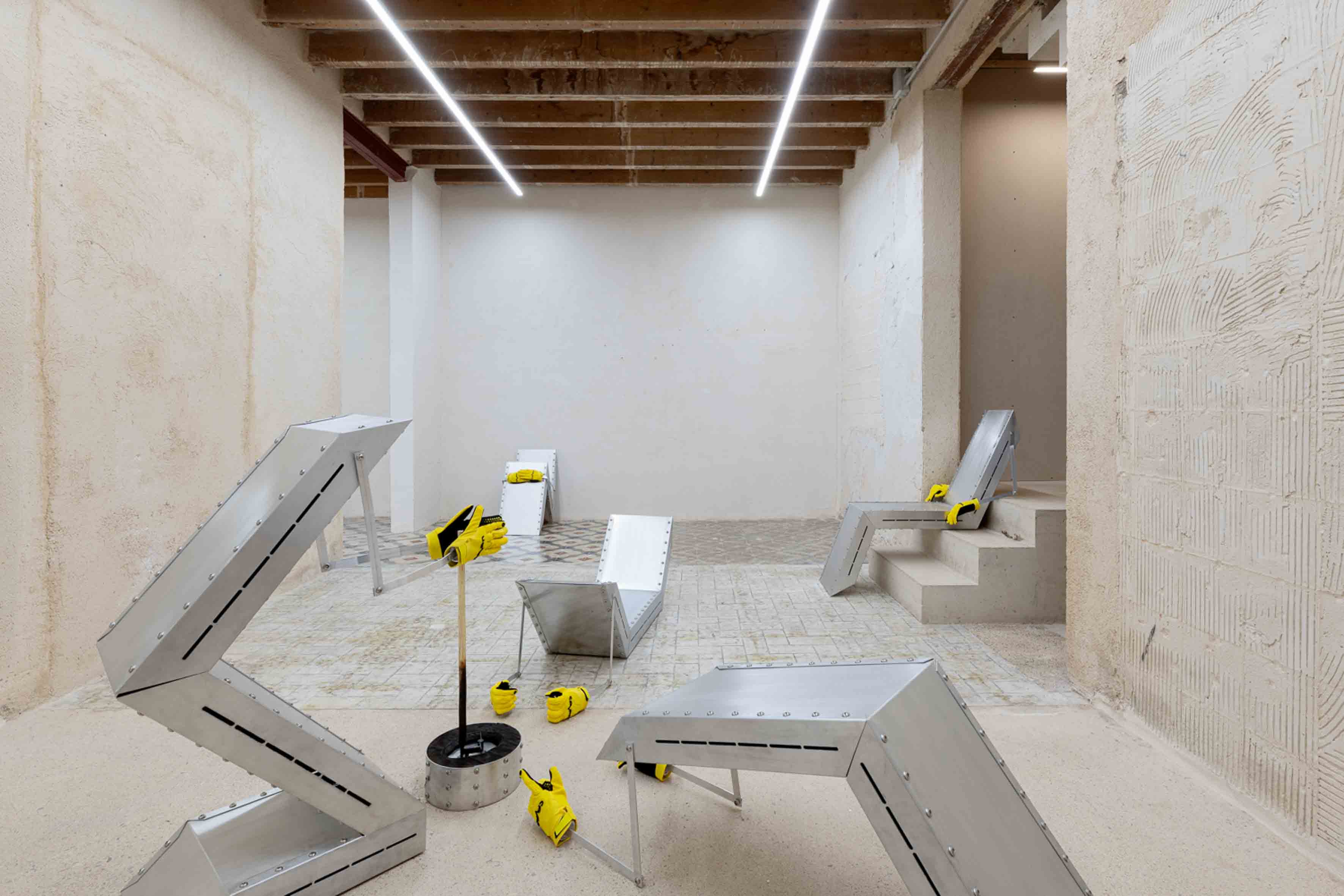 FULL CIRCLE by STINE DEJA at FLORIT/FLORIT curated by ZÉ ORTIGÃO [from 20250117 to 20250228] [Photo: Juan David Cortés]