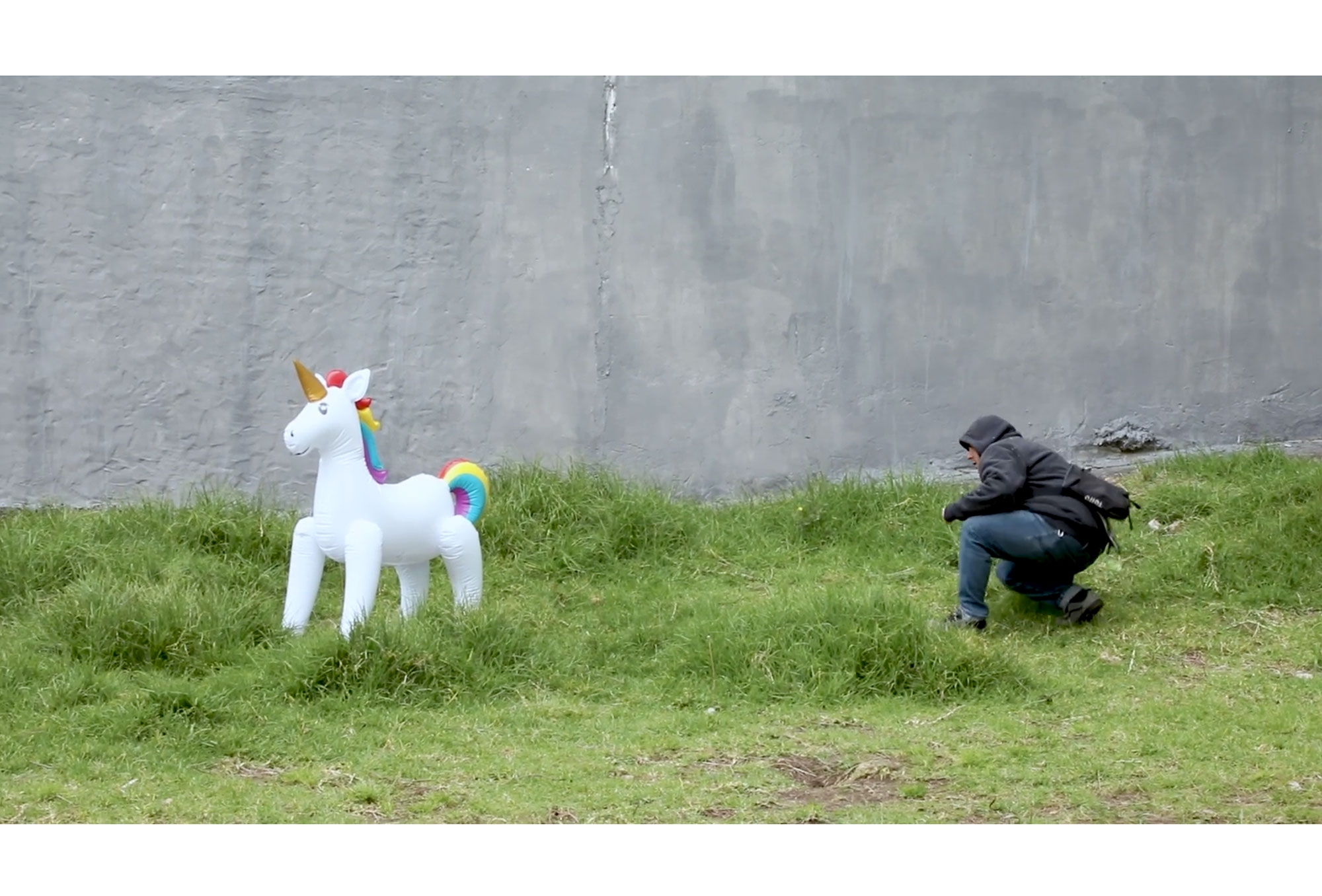 La Cacería del unicornio II. Video - escultura. Dimensiones: 150 cm X 130 cm X 50 cm Video: 00:04:31 min