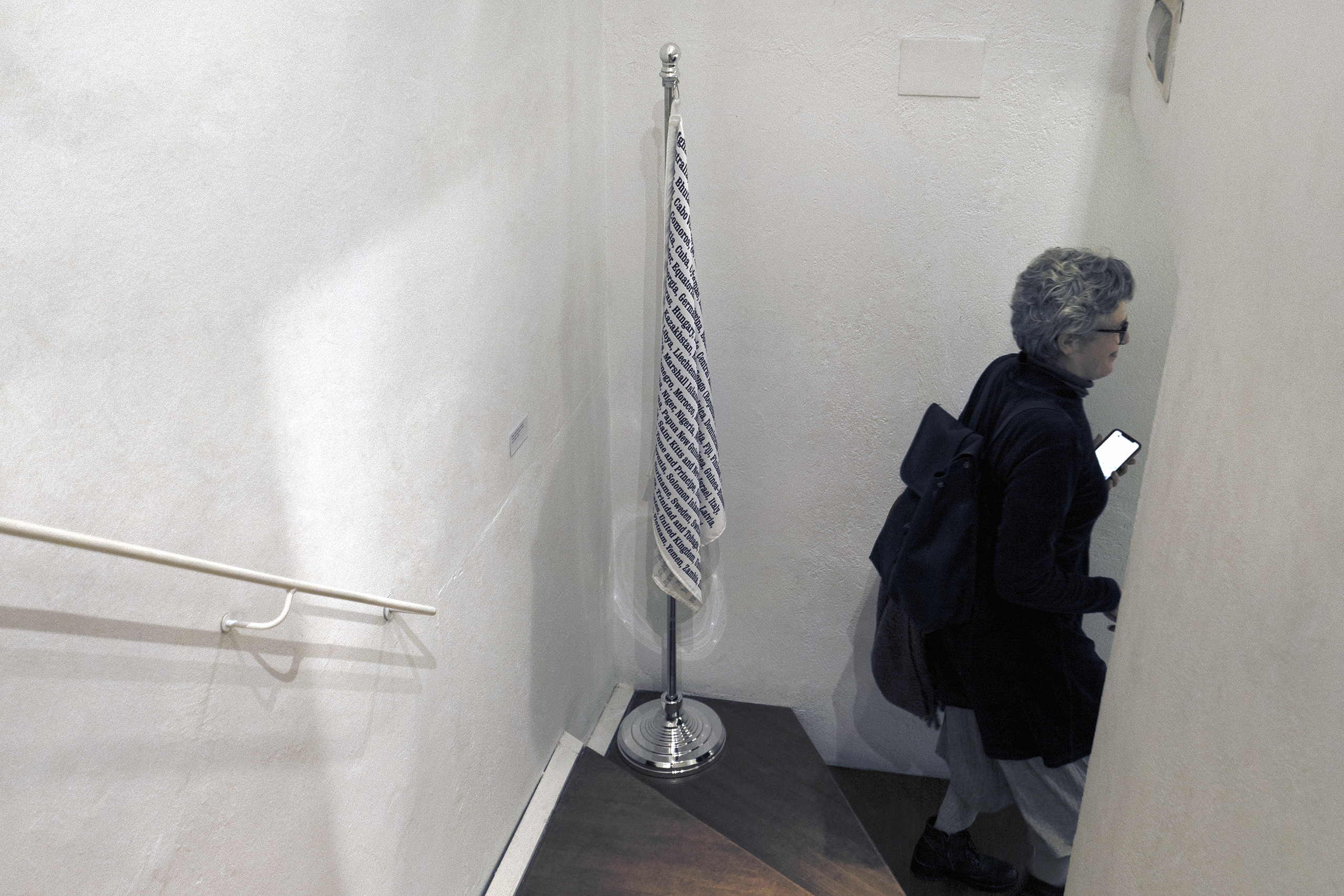 30 x 30 x 180 cm closed