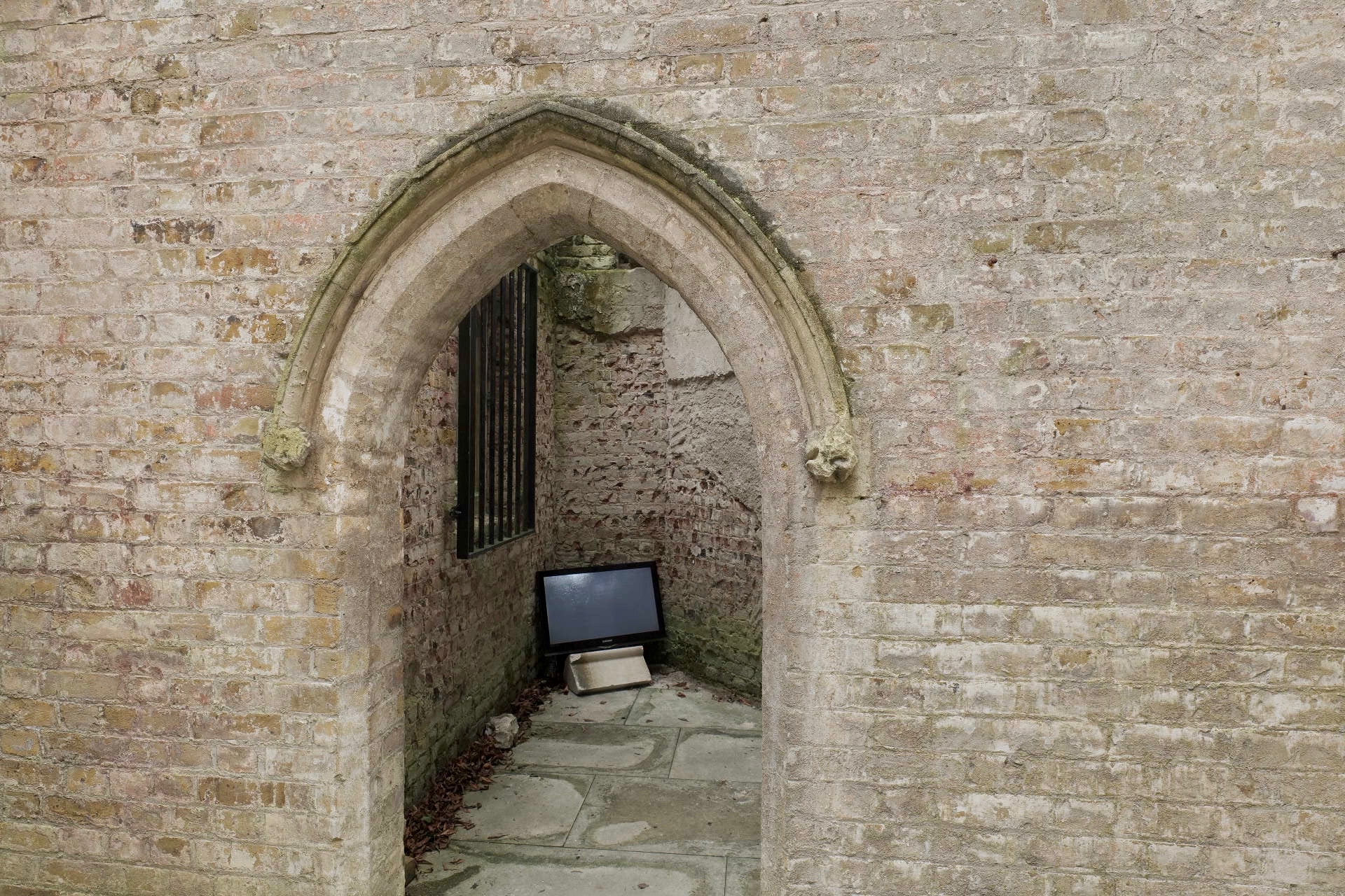 in a dream of water, a gesture to absence