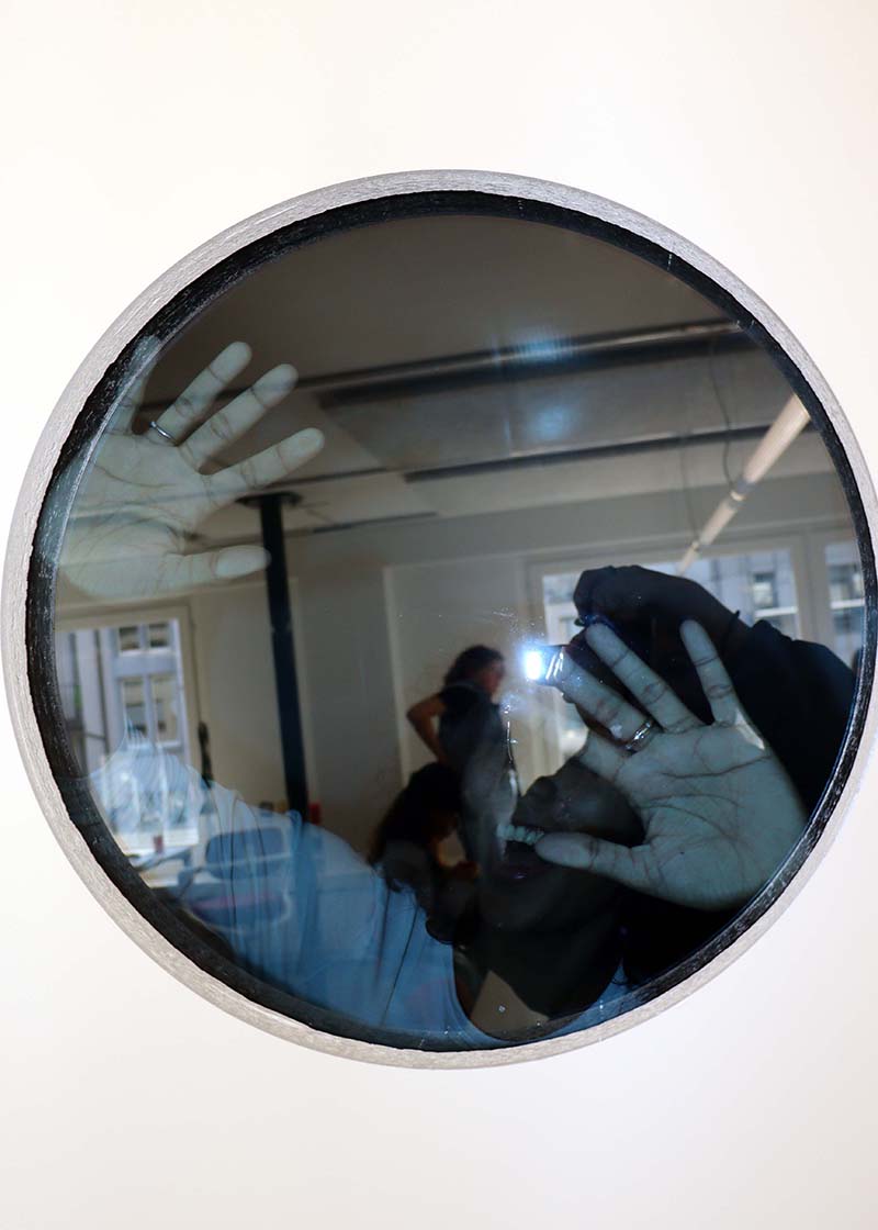 Meetingsangst Ein stiller Schrei: Der Moment, wenn die Meetingroutine die Kreativität ausbremst und wir manchmal einfach nur rauswollen